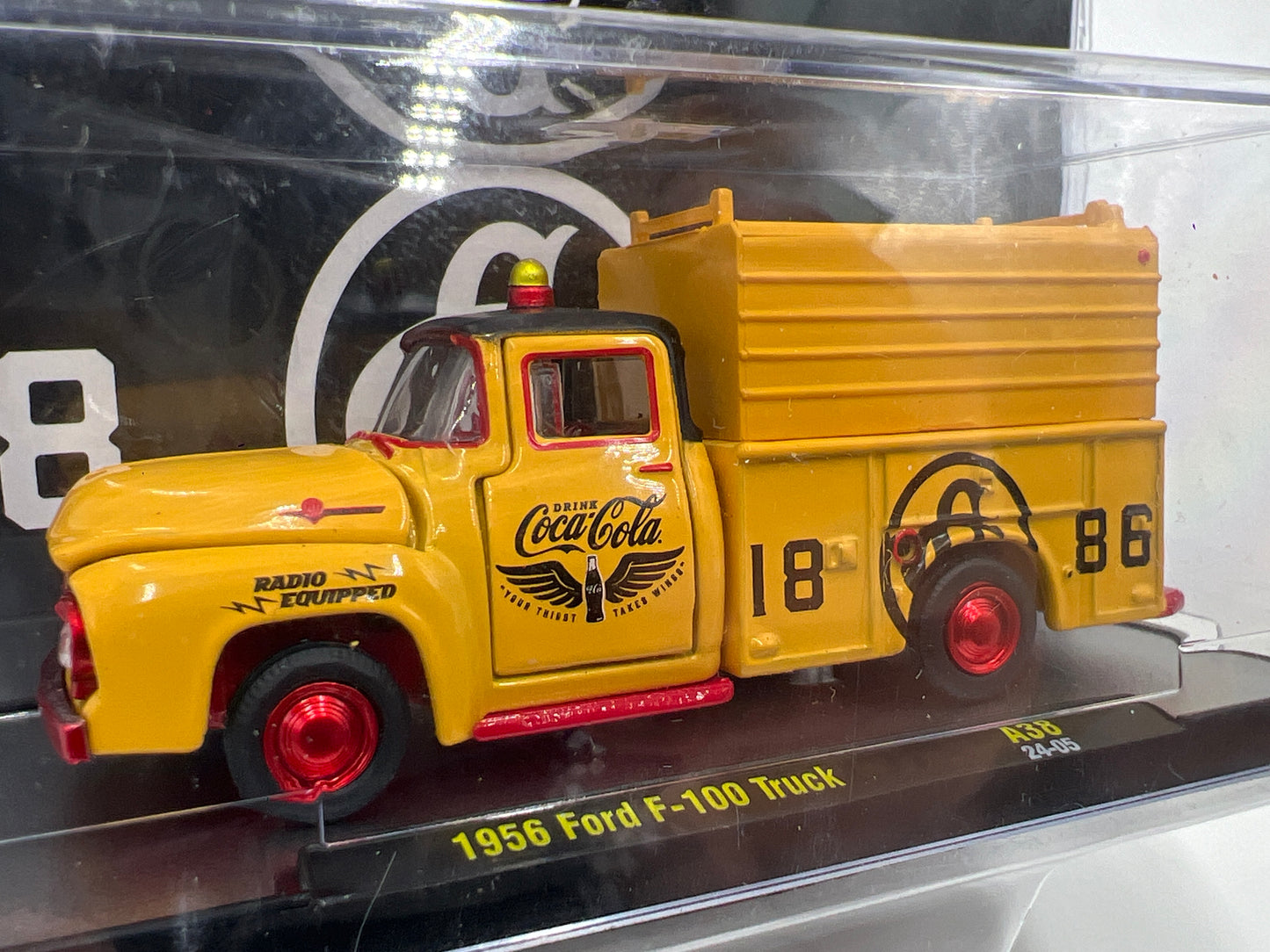 M2 Machines Coca Cola CHASE 1956 Ford F-100 Truck Yellow A38