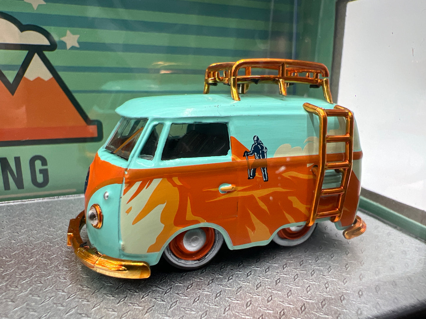 2025 M2 Machines Auto Haulers CHASE 1959 VW Double Cab Truck USA Model & 1960 VW Delivery Van & Trailer R85