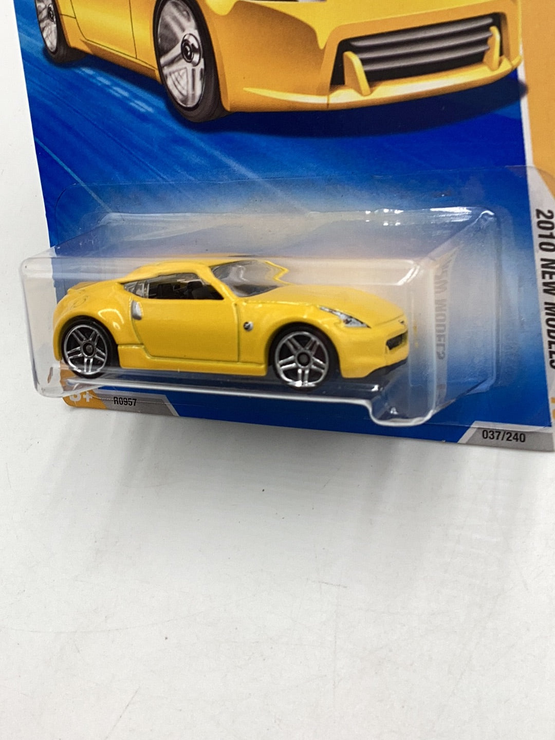 2010 Hot wheels new models #37 Nissan 370Z yellow 97B