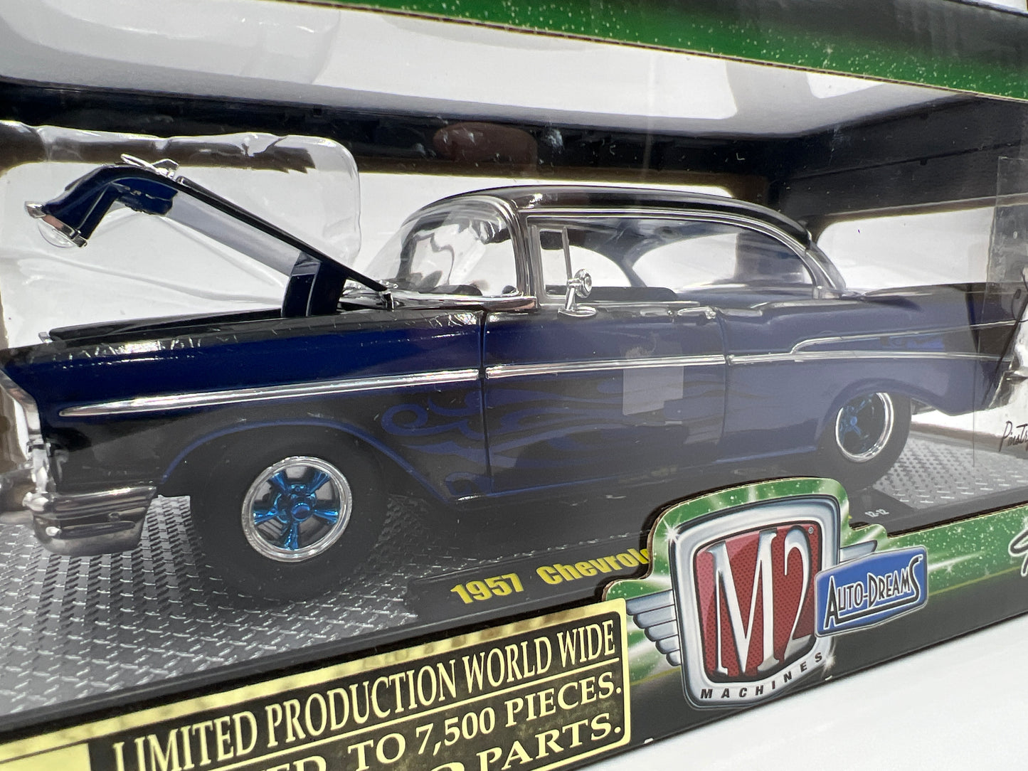 M2 Machines 1/24 Premium Edition Auto-Dreams Tom Kelly 1957 Chevrolet Bel Air Hardtop Blue/Black 12-12