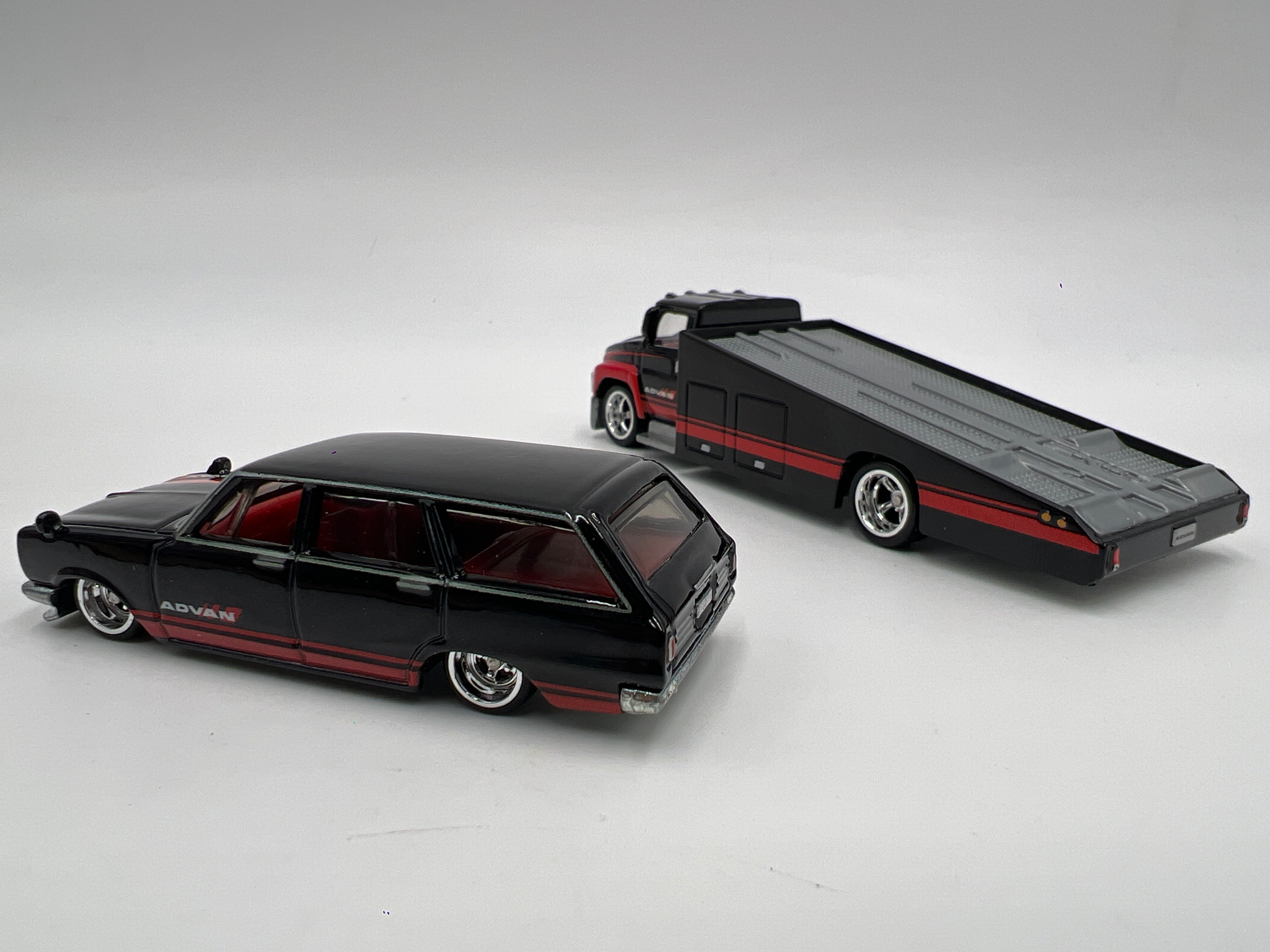 Hot Wheels 1/64 Premium Team Transport Advan 69 Nissan Skyline Van