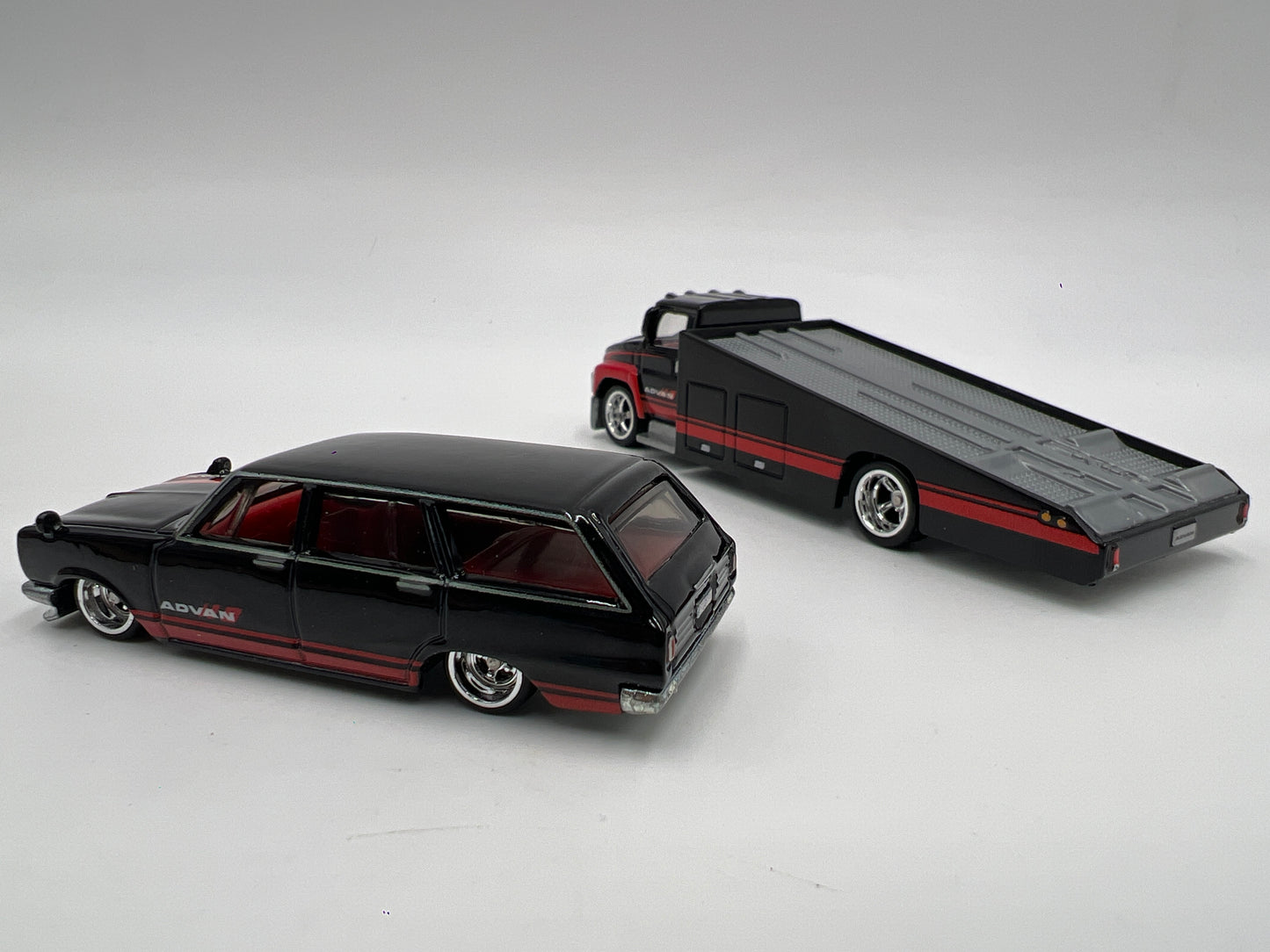 Hot Wheels 1/64 Premium Team Transport Advan 69 Nissan Skyline Van & Carry On