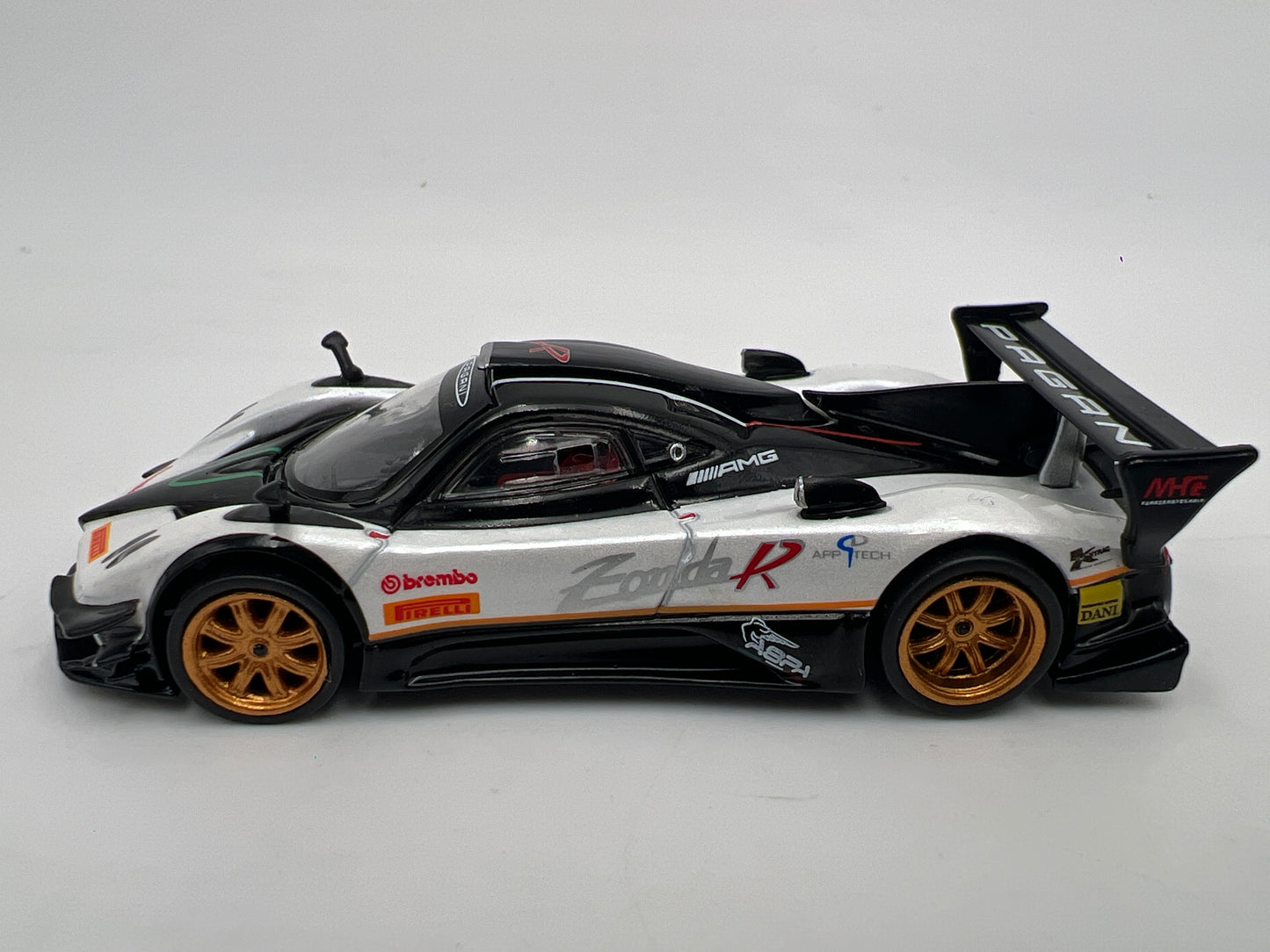 Tarmac Works x Global 64 Pagani Zonda Revolucion Bianco Benny White