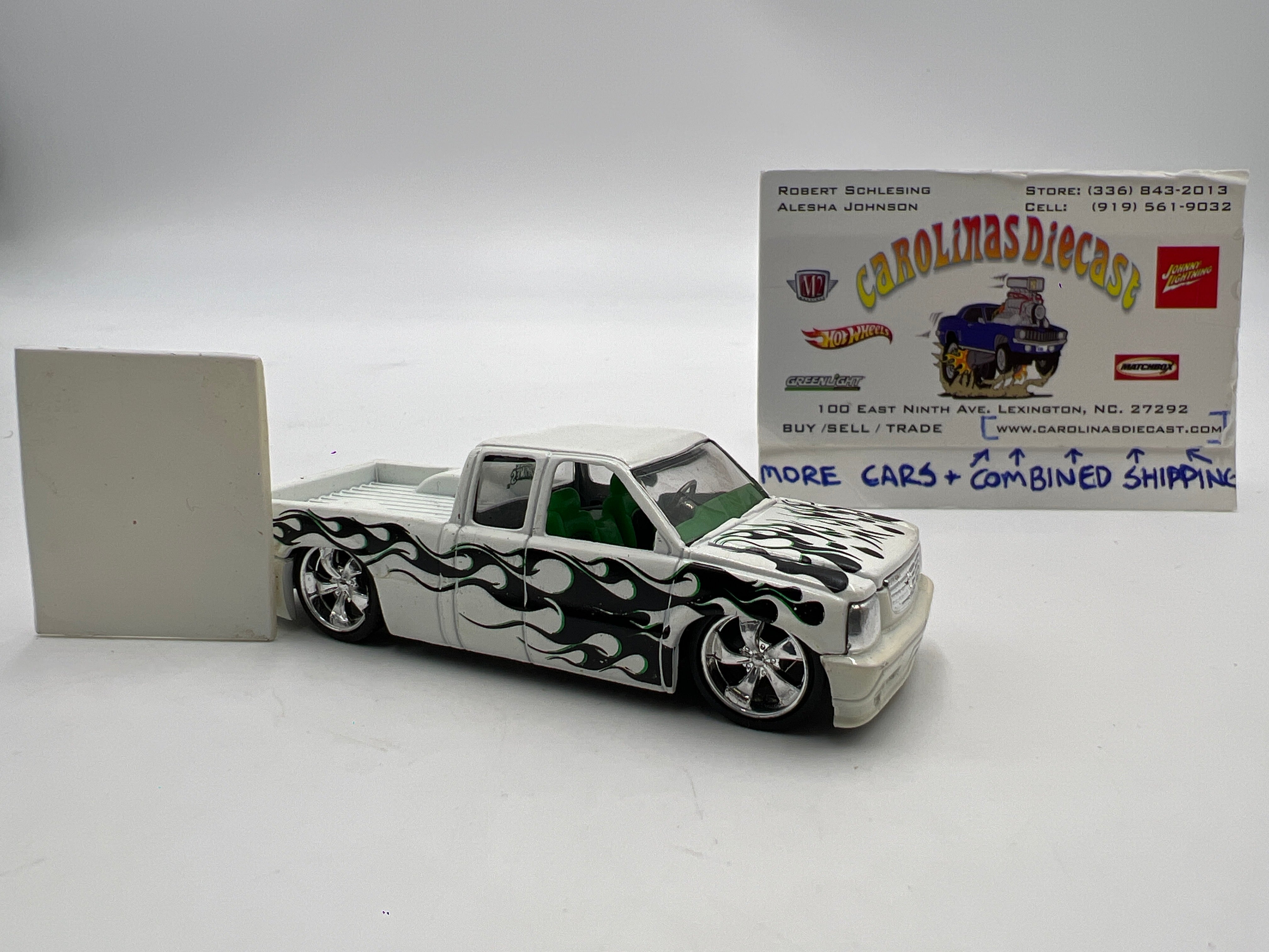 Muscle Machines Truckin Radillac White Loose – carolinasdiecast