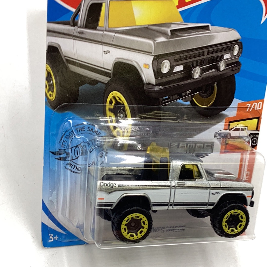 2020 Hot wheels Zamac #10 70 Dodge Power Wagon #152 147C