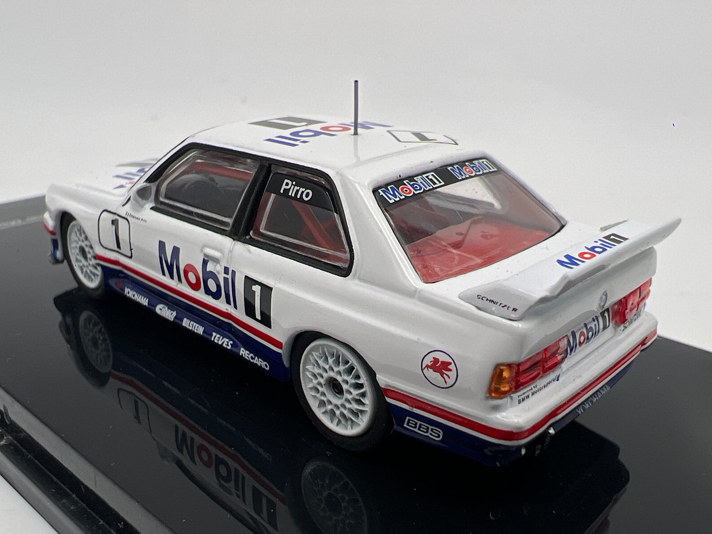 Tarmac Works x Hobby64 BMW M3 E30 Winner Macau Guia Race 1992