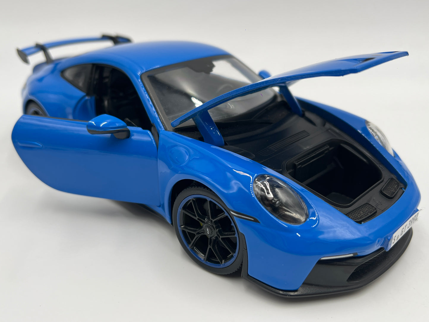 Maisto Special Edition 1:18 Scale Loose Porsche 911 GT3 Blue