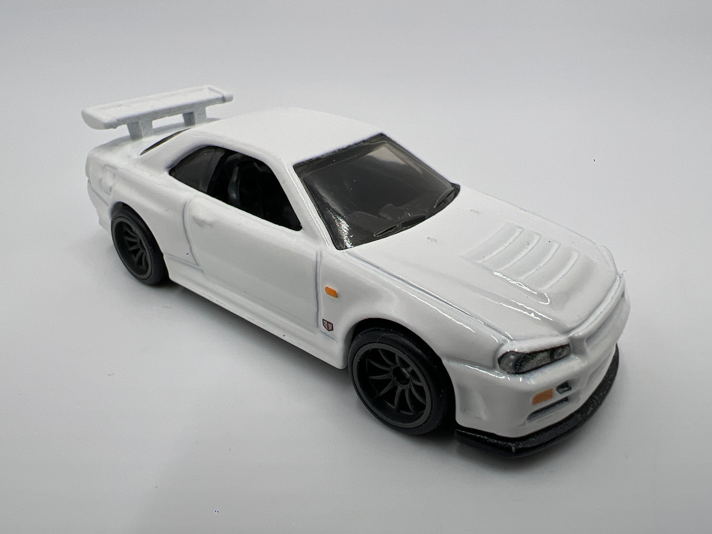 Hot Wheels 1/64 Premium Diorama Set Nissan Skyline GT-R R34 White Loose