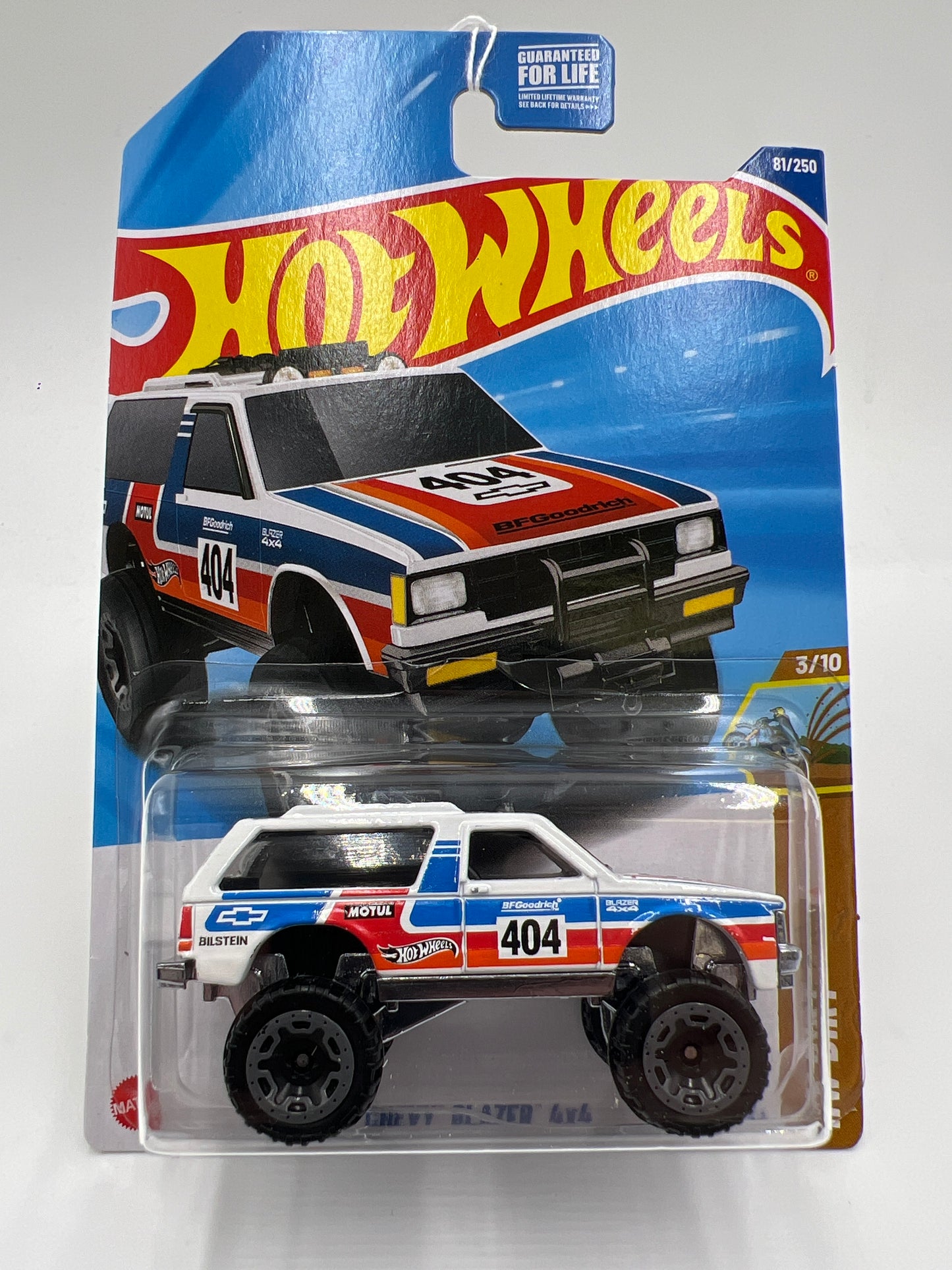 2025 Hot Wheels D Case #81 Chevy Blazer 4x4 White 16i