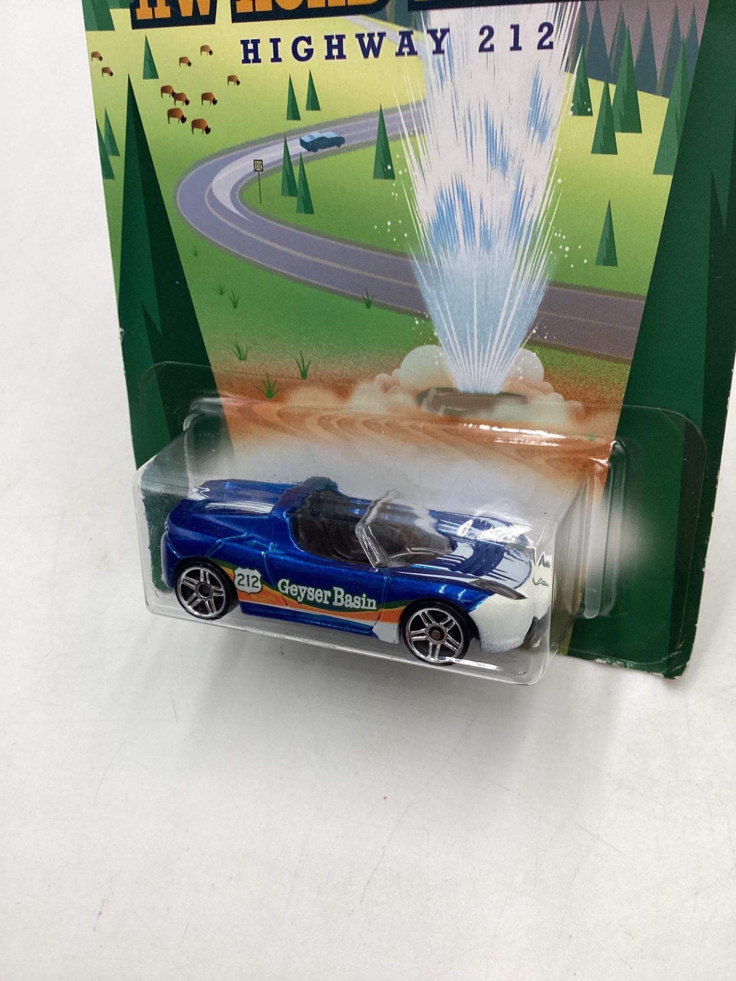 Hot Wheels 2014 Road Trippin HWY 212 Tesla Roadster #31 (Card Not Perfect) 155C