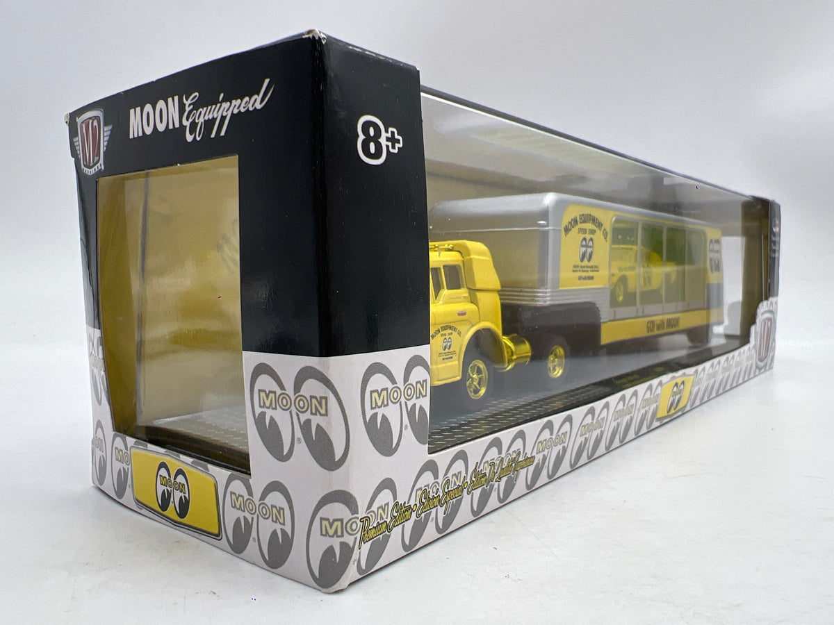M2 Machines MOON01 CHASE Mooneyes 1964 Ford C-950 Truck & 1966 Mustang Fastback 2+2