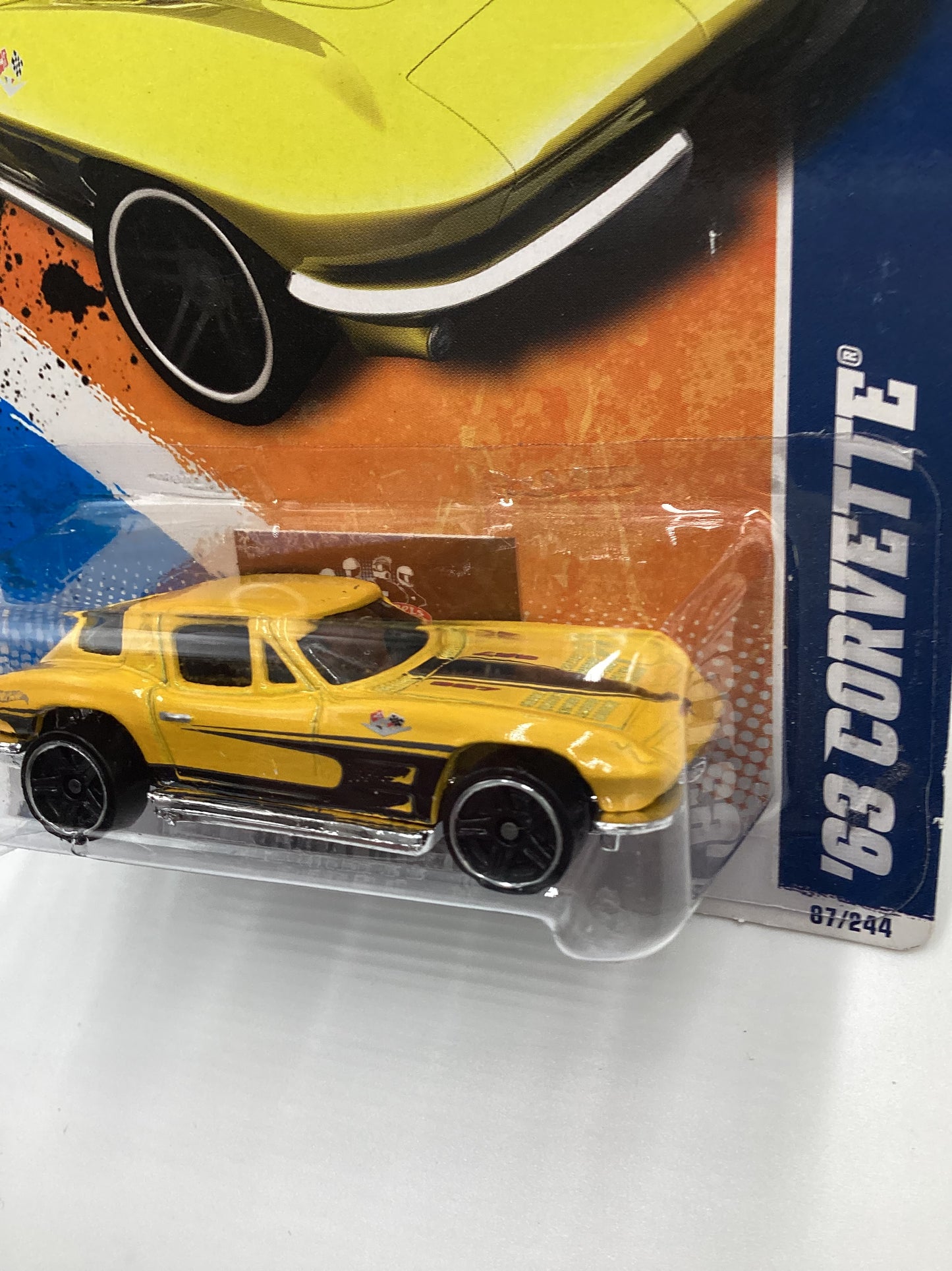 2011 Hot Wheels #87 63 Corvette Yellow 8D