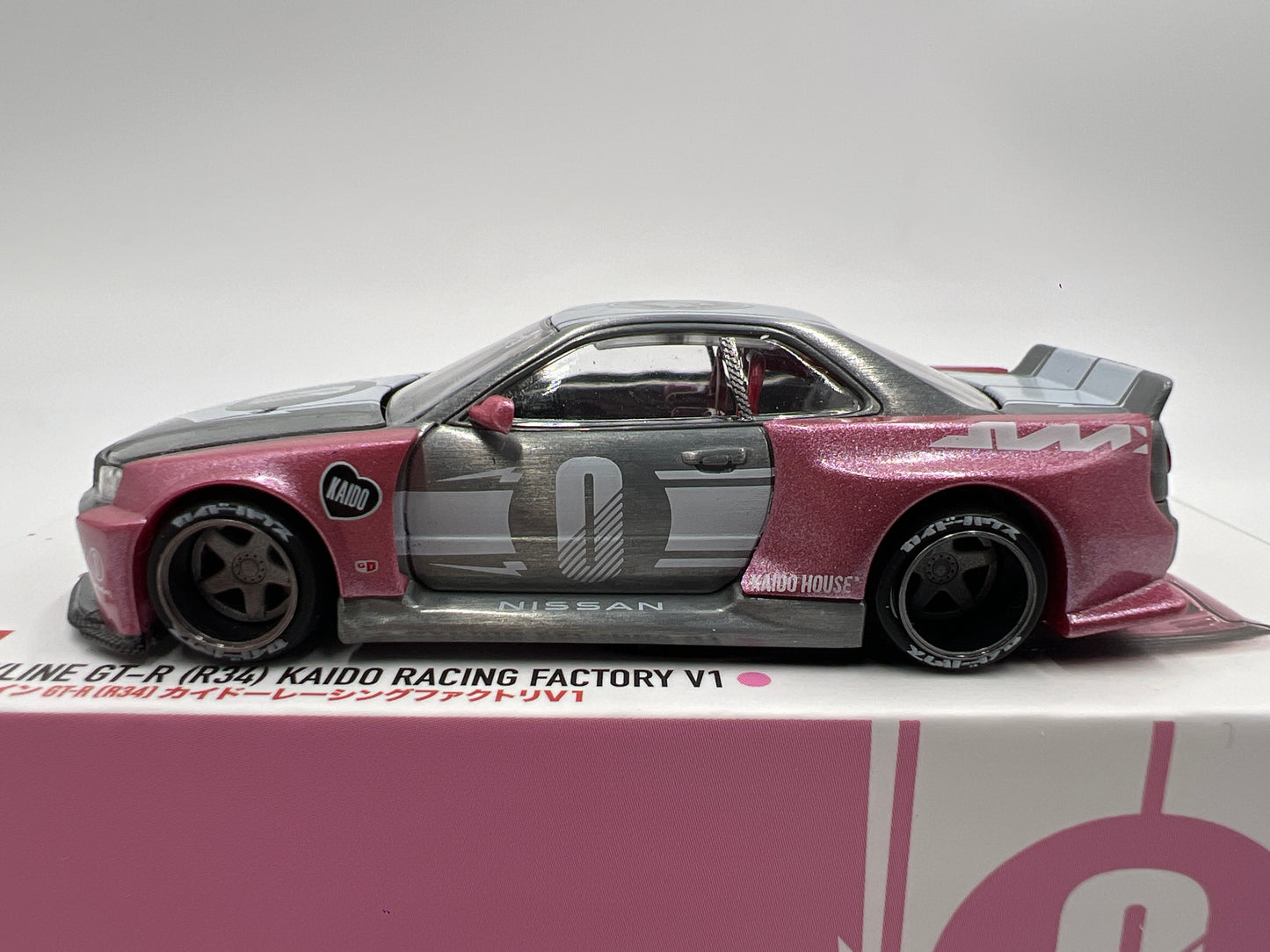 Mini GT Kaido House #128 CHASE Nissan Skyline GT-R R34 Kaido Racing Factory V1 Pink
