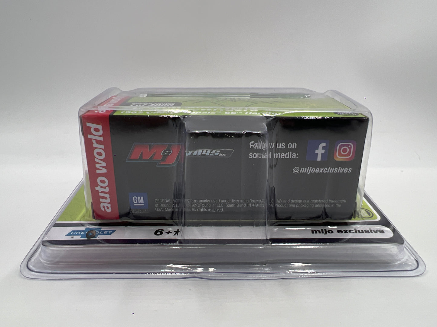 Auto World Mijo Exclusives Custom Lowriders 1962 Chevy Impala SS Hardtop Green 181C