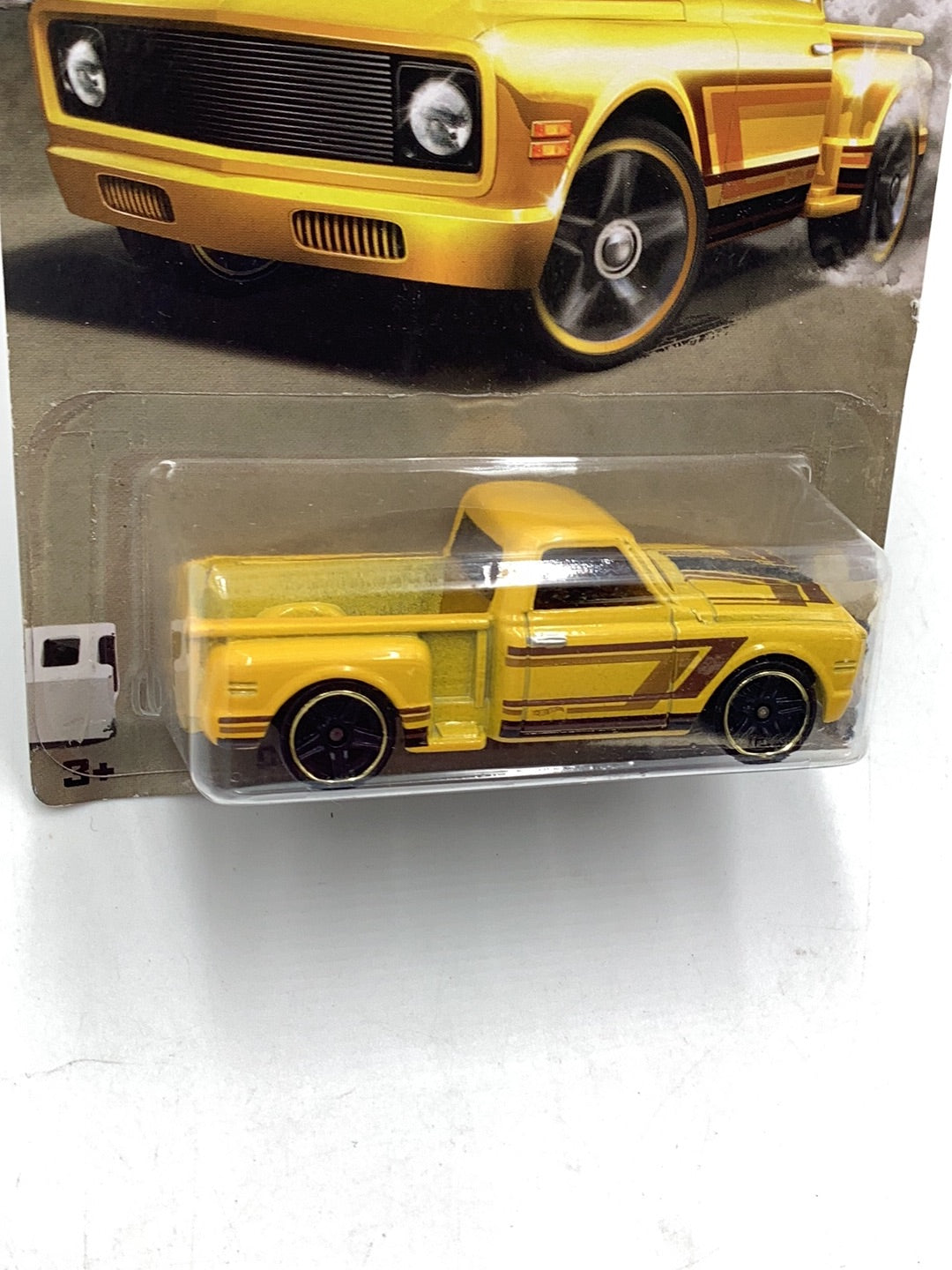 Hot wheels RAD series custom 69 Chevy pick up 2/8