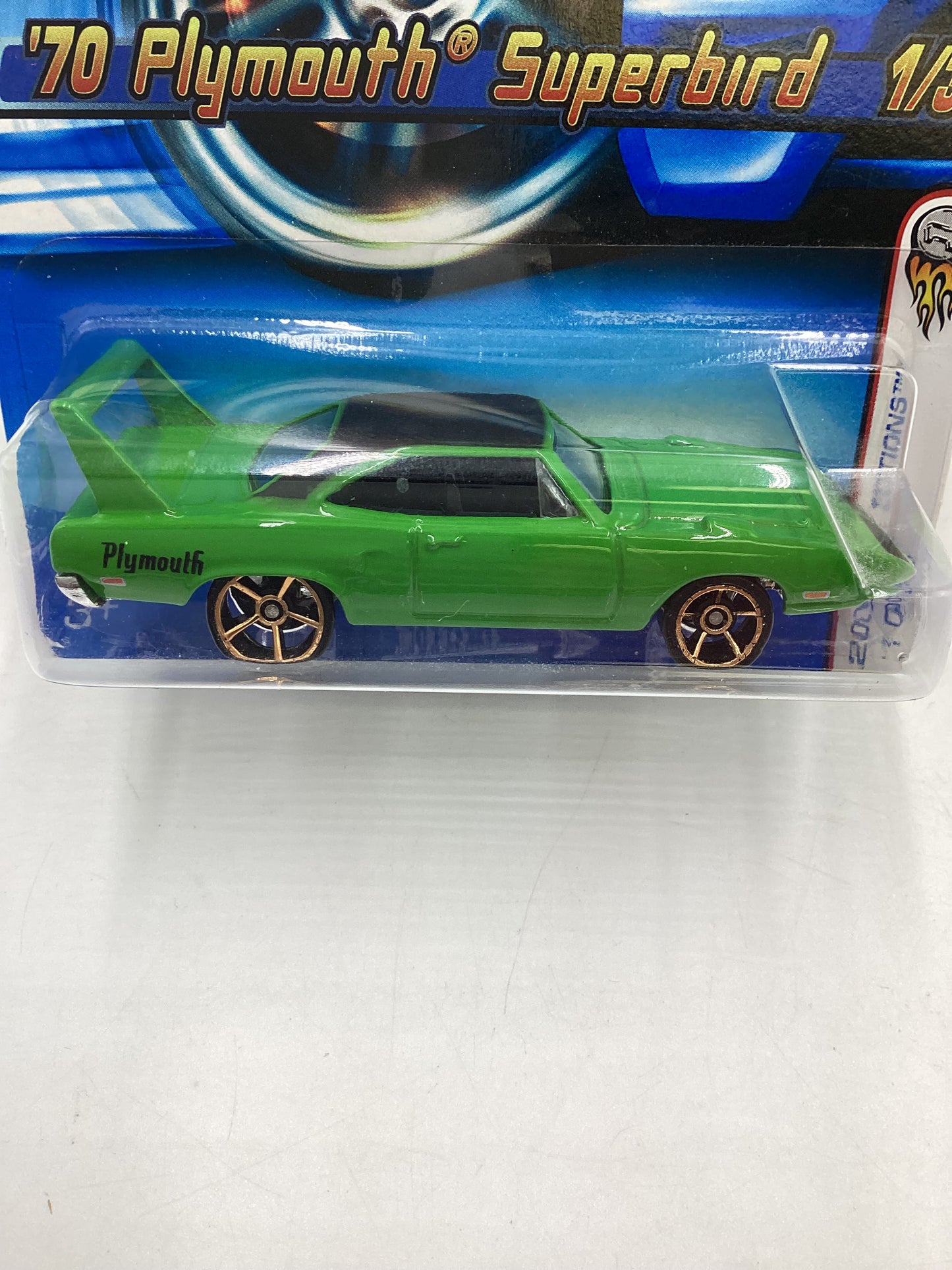 2006 Hot Wheels First Editions #001 70 Plymouth Superbird green FTE 37D *Vein on Card*