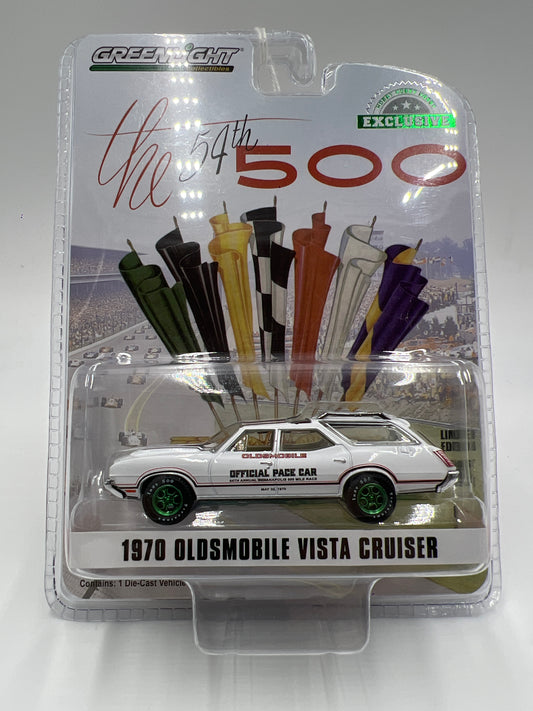 Greenlight Hobby Exclusive The 54th 500 CHASE 1970 Oldsmobile Vista Cruiser Pace Car White