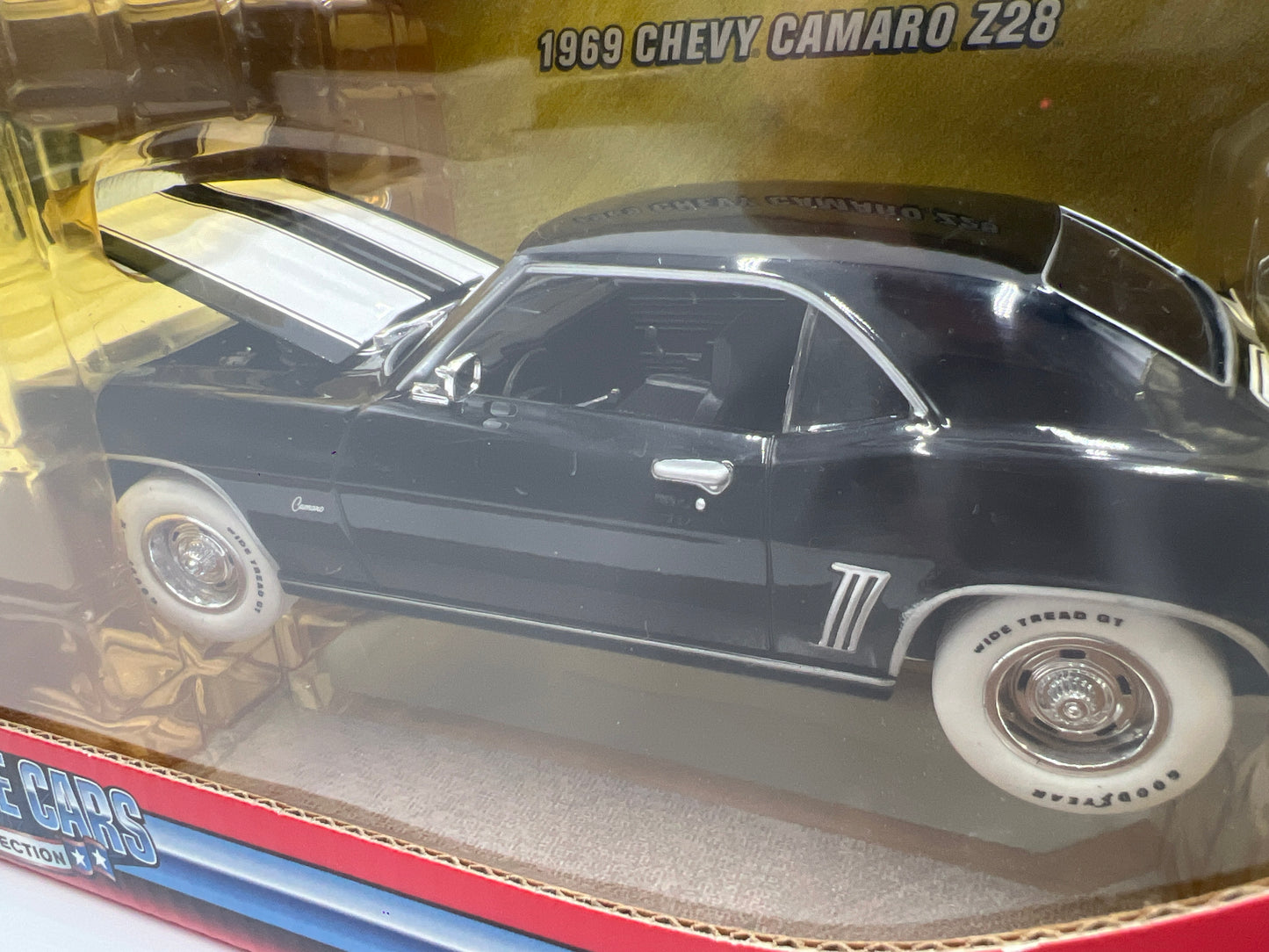 Johnny Lightning 1:24 Scale White Lightning Chase Muscle Cars 1969 Chevy Camaro Z28 Black VHTF