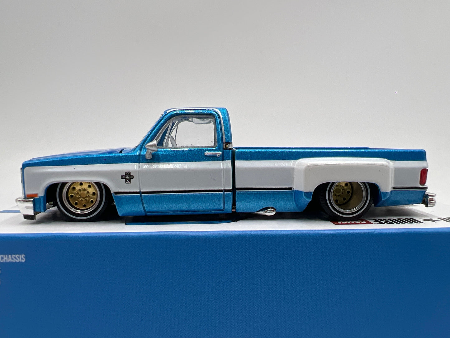 Mini GT Kaido House #192 Chevrolet Silverado Dually Vintage Spec V1 Blue/White