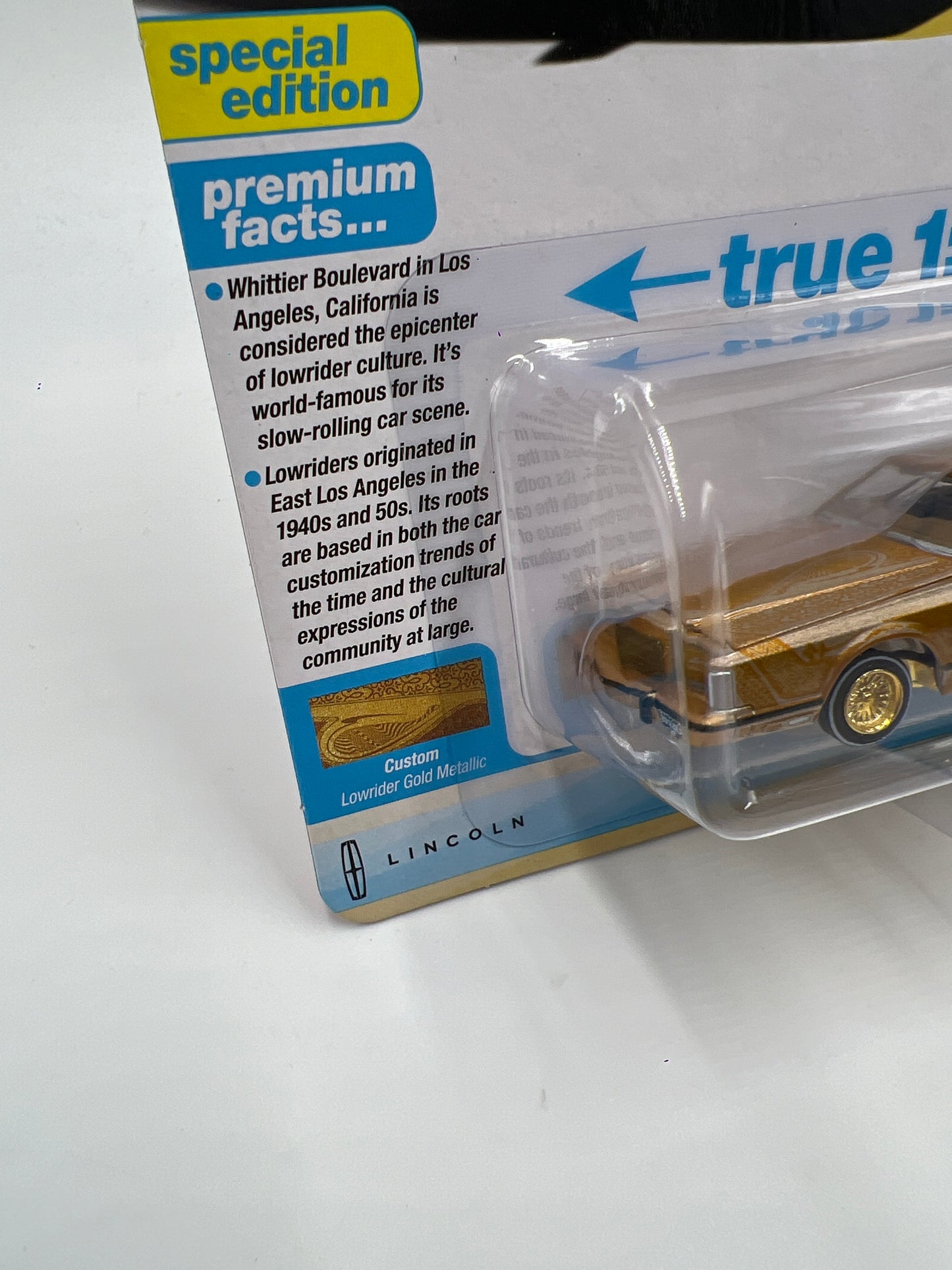 Auto World Luxury Cruisers Release 6 Version B 1979 Lincoln Continental Lowrider Gold 184C