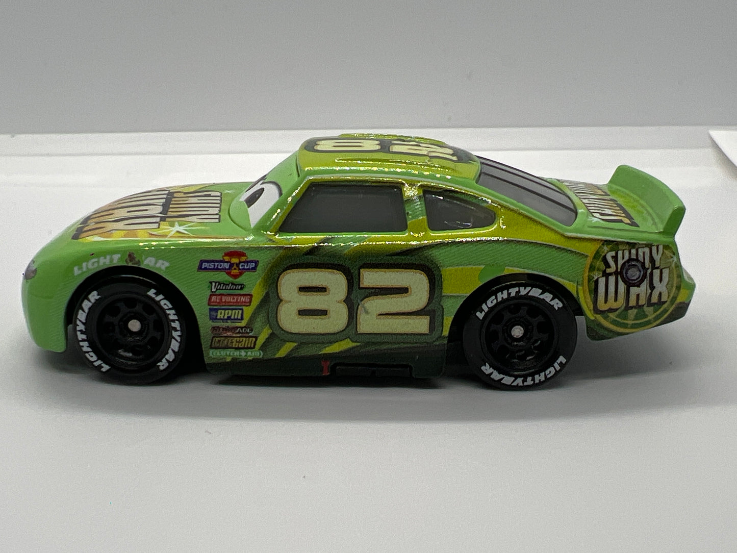 Disney Pixar Cars #82 Darren Leadfoot Shiny Wax Green Loose