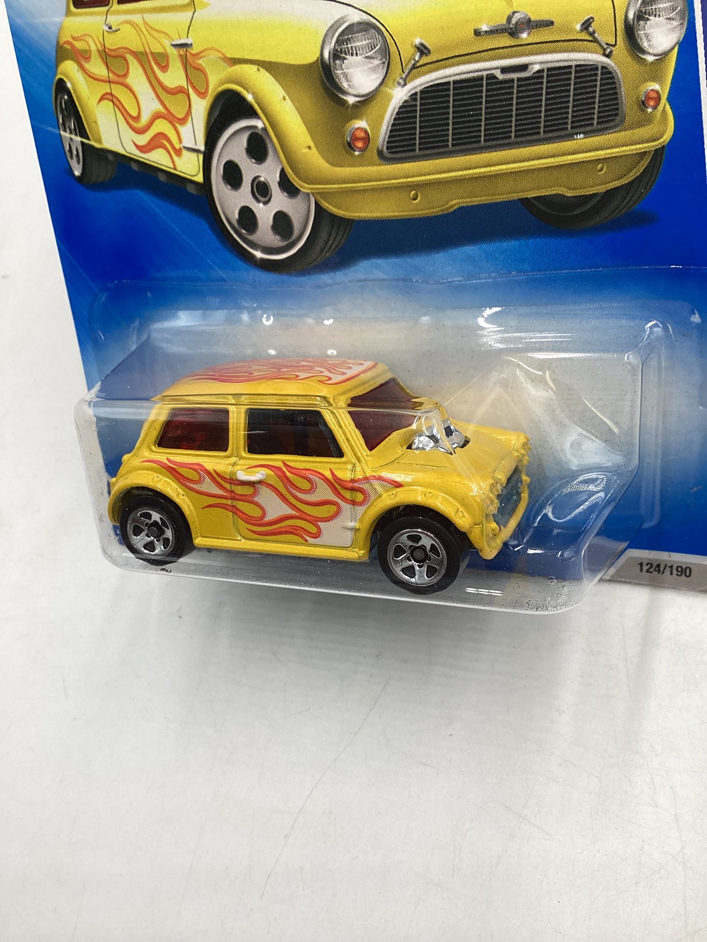 2009 Hot Wheels #124 Yellow Morris Mini 64B