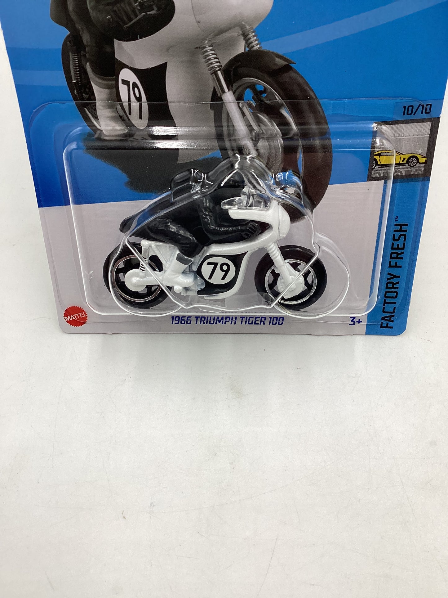 2024 Hot Wheels j case #190 1966 Triump Tiger 100 69A