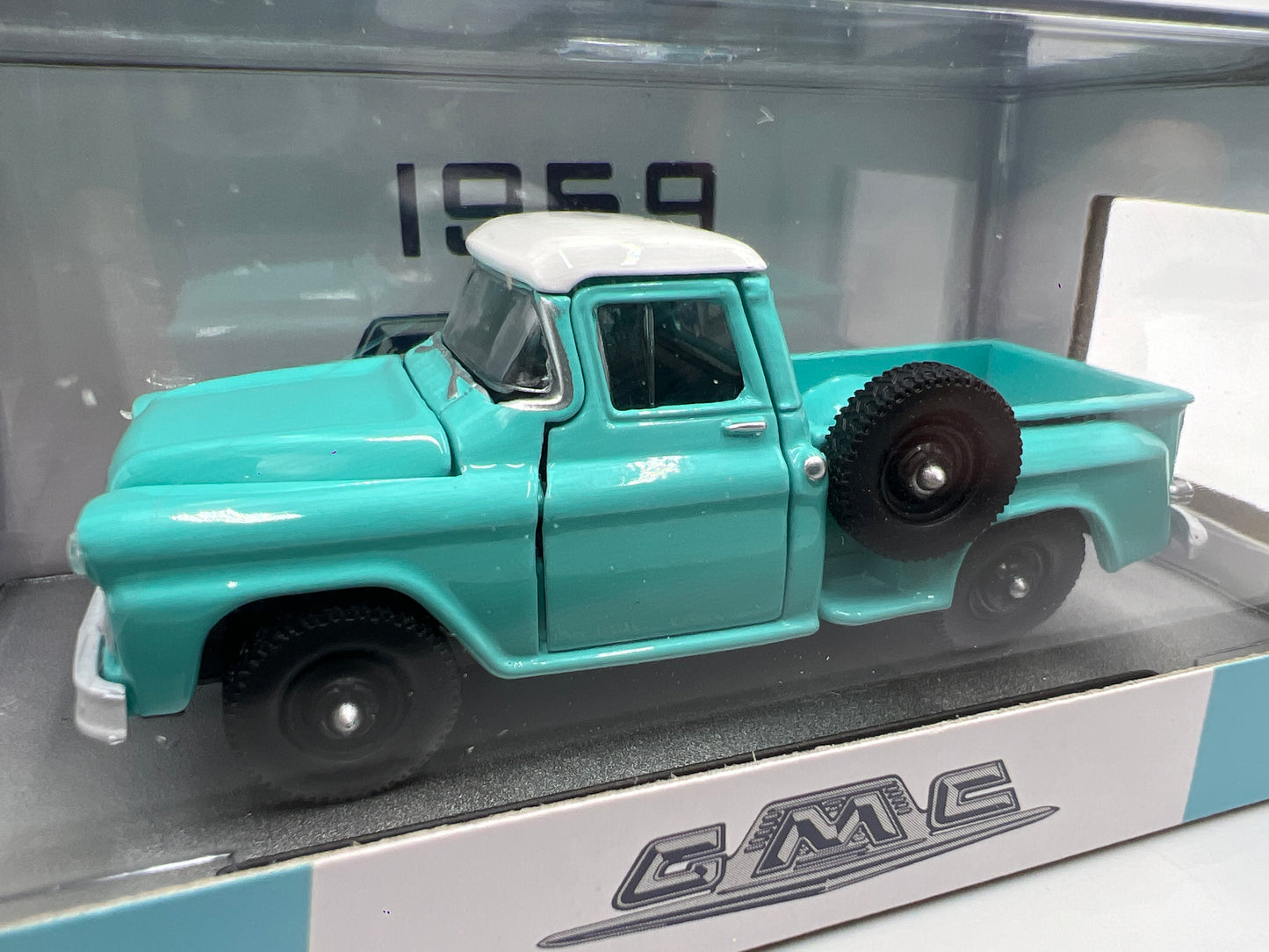 M2 Machines 1959 GMC Fleet Option 4x4 Light Blue R104