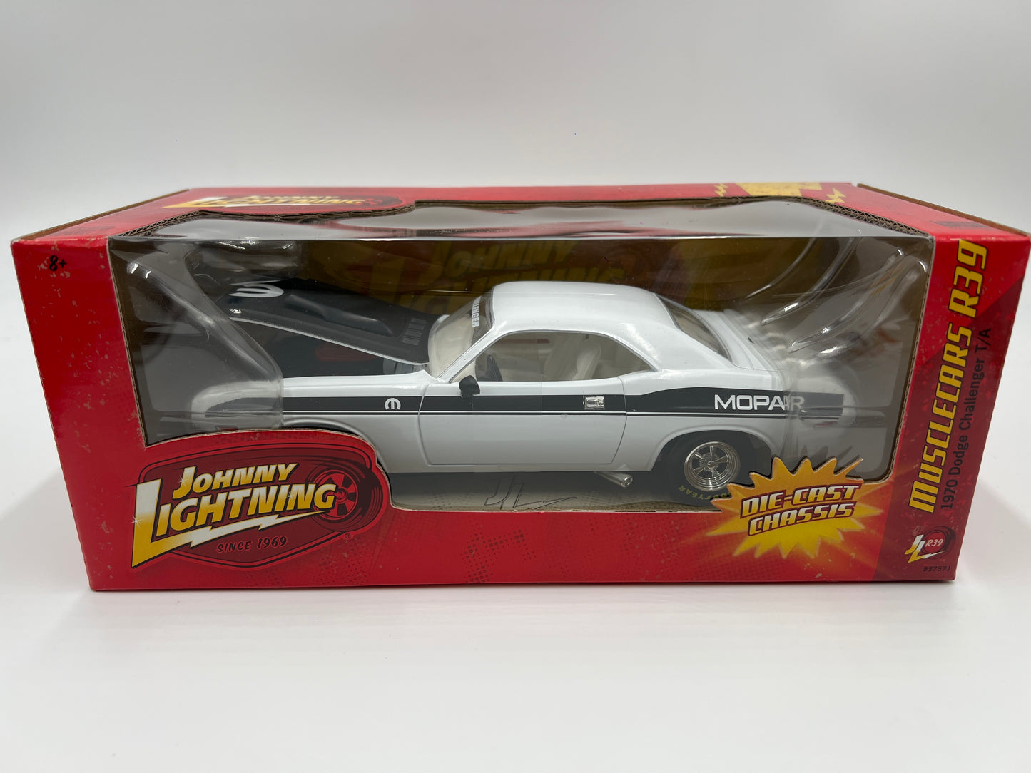Johnny Lightning 1:24 Scale White Lightning Chase Muscle Cars R39 1970 Dodge Challenger T/A White VHTF