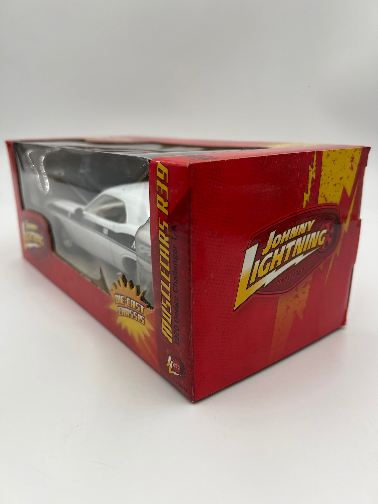 Johnny Lightning 1:24 Scale White Lightning Chase Muscle Cars R39 1970 Dodge Challenger T/A White VHTF
