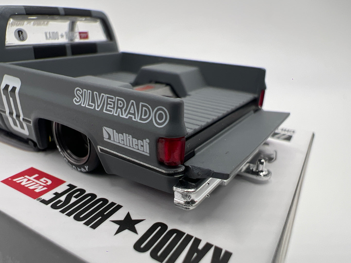 Mini GT Kaido House #160 Chevrolet Silverado Kaido V2 Gray