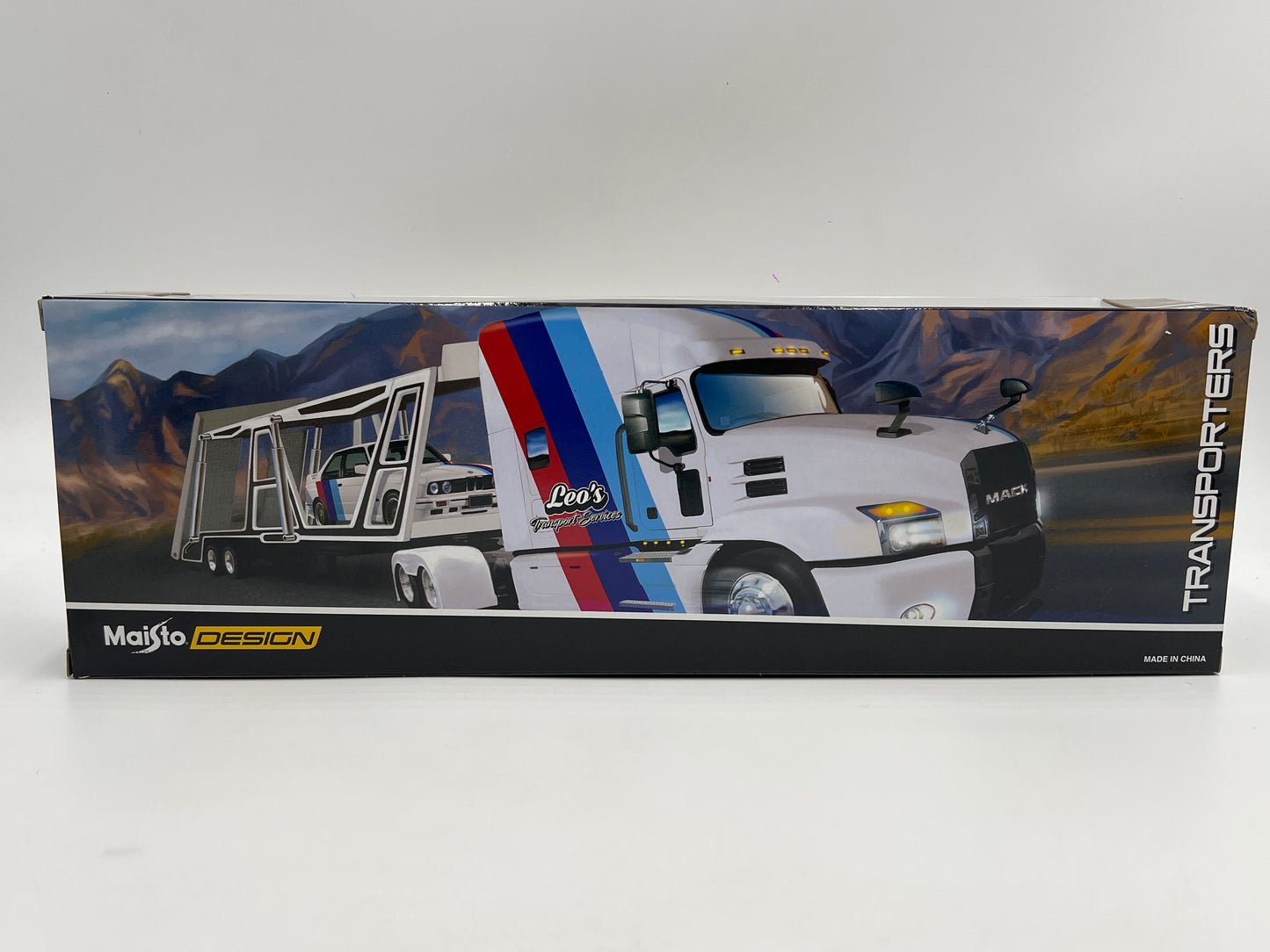 Maisto Design 1/64 Mijo Exclusives Transporters Mercedes-Benz Actros 1851 & 1990 Mercedes-Benz 190 E Red