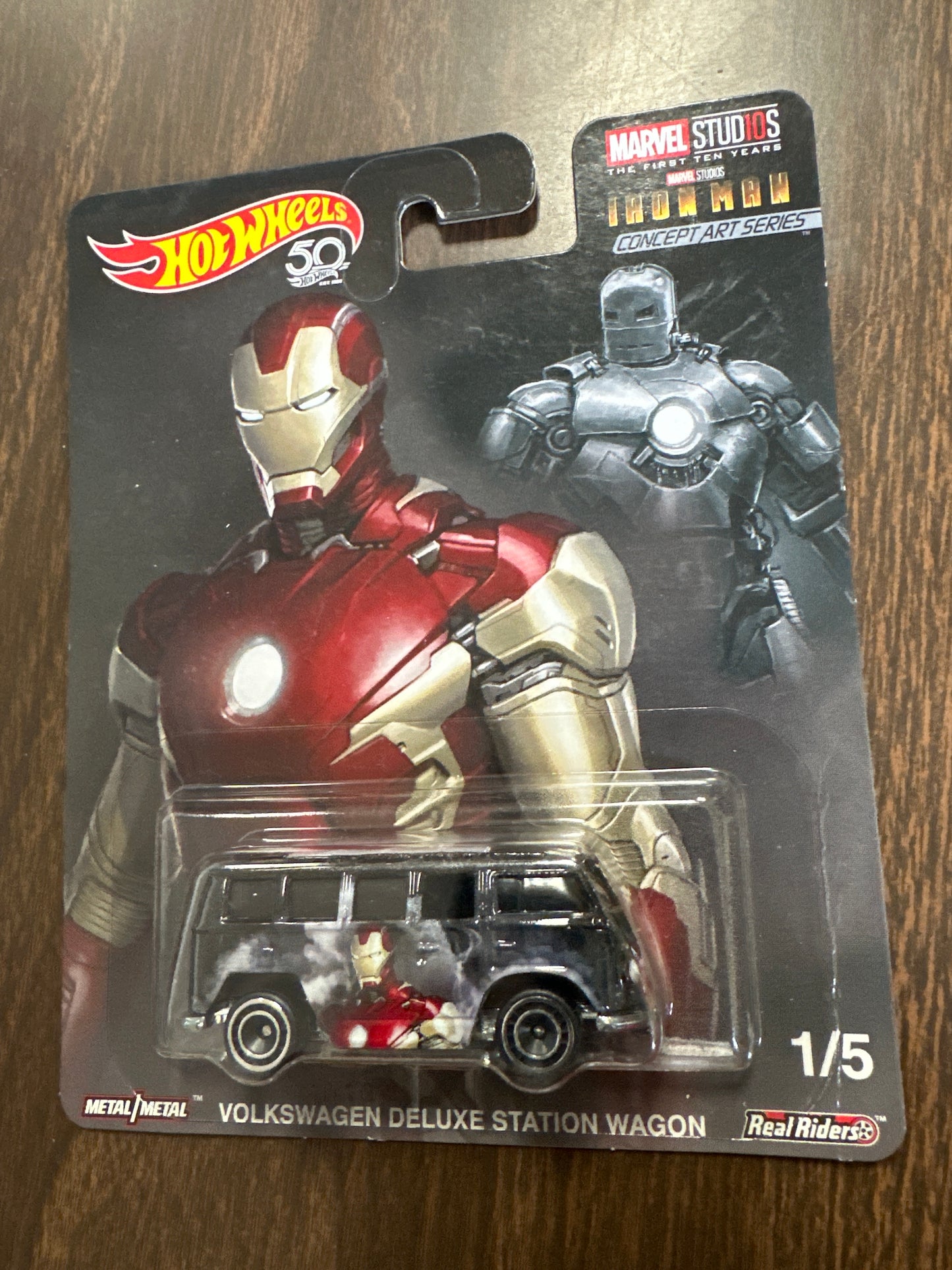 Hot wheels pop culture marvel studios Iron man Volkswagen Deluxe Station Wagon creased card 262i