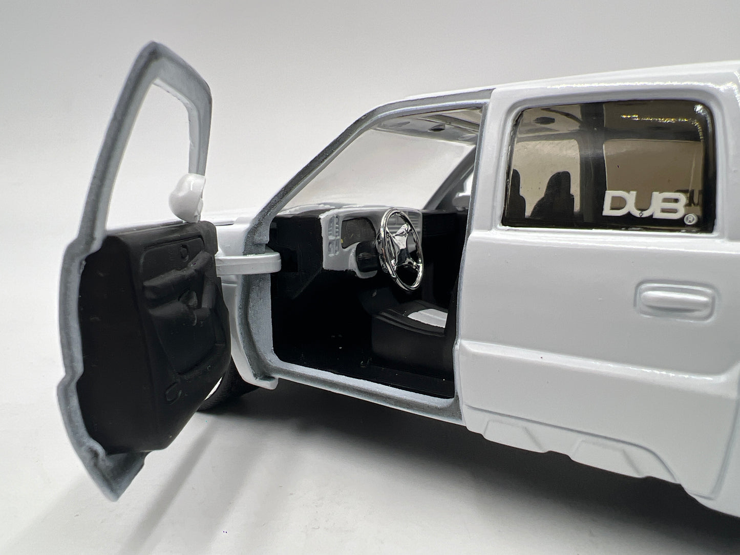 Jada 1/24 Scale Dub City 2001 Chevrolet Avalanche White Loose FOR PARTS