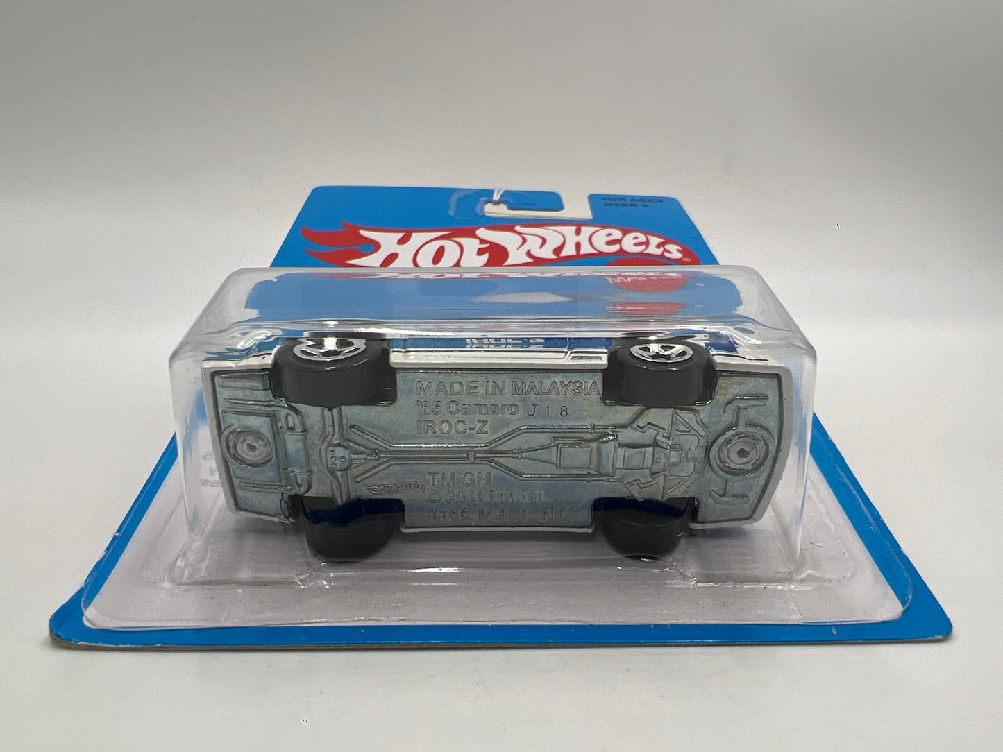 2016 Hot Wheels Target Retro 1985 Chevrolet Camaro IROC-Z White/Blue 157B