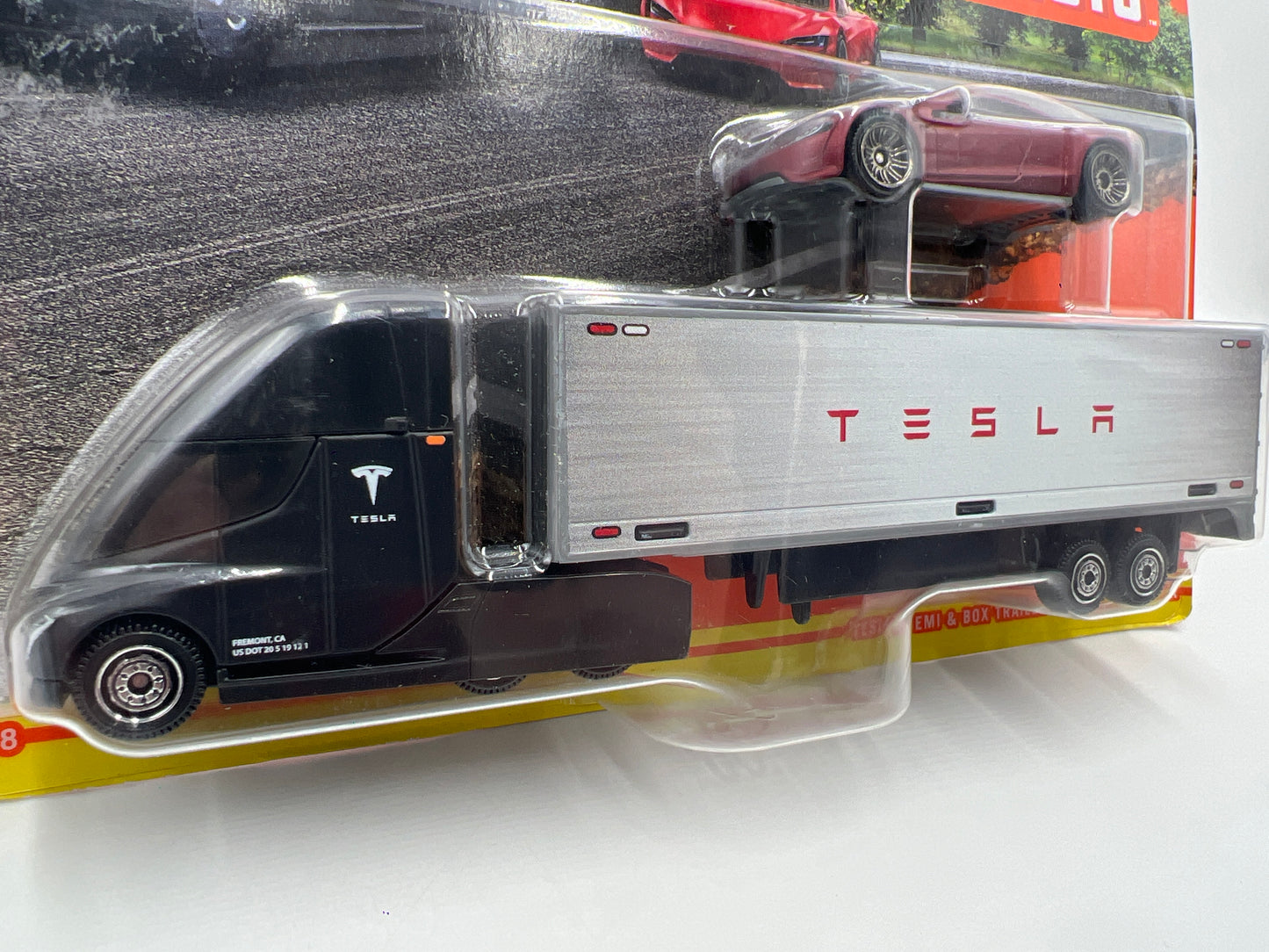 Matchbox Convoys #2 Tesla Semi & Box Trailer / Tesla Roadster Red
