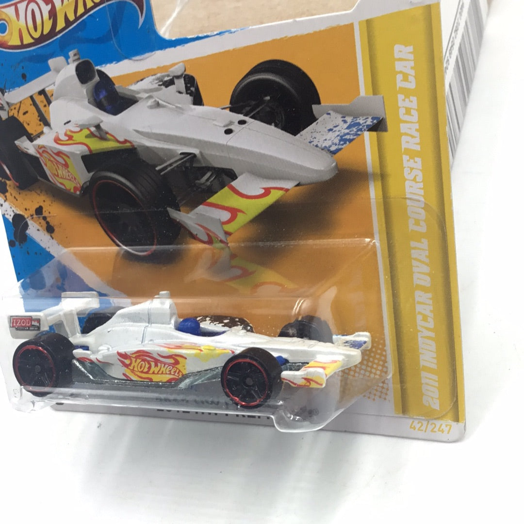 2011 Hot Wheels #42 2011 IndyCar Oval Course Race Car Short Card 55C