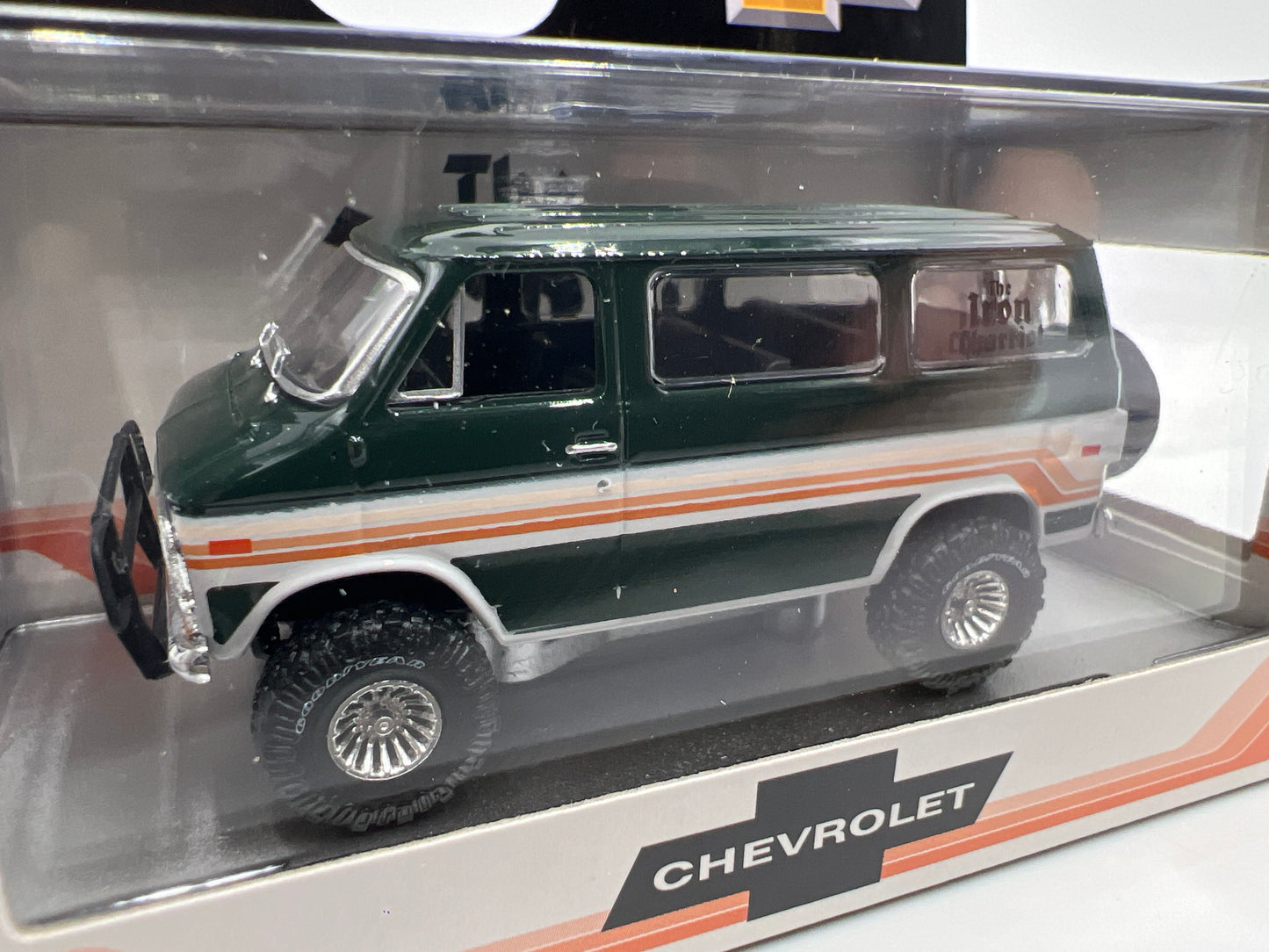 M2 Machines 1971 Chevrolet Van Beauville 4x4 Green R104