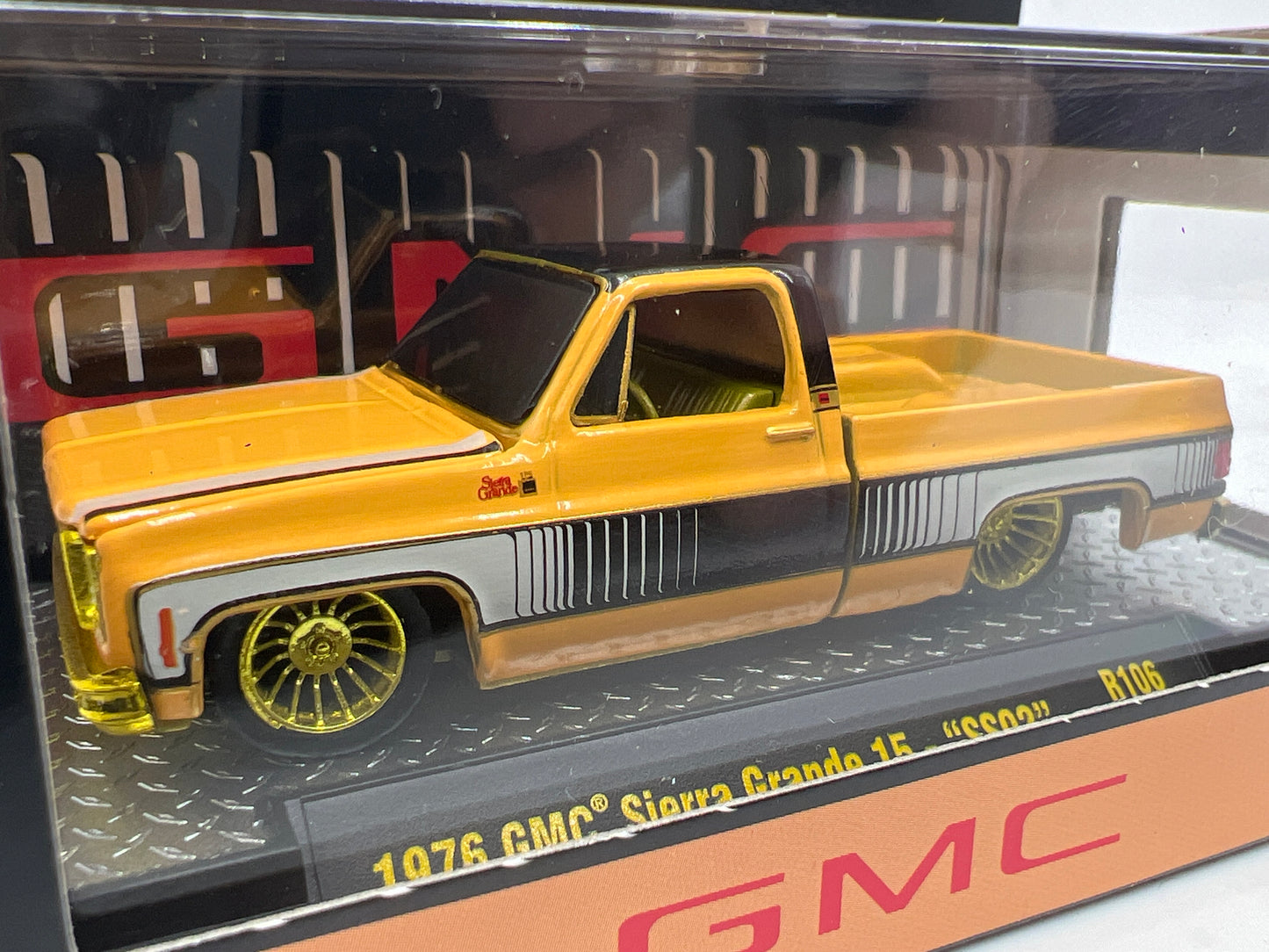 M2 Machines R106 CHASE 1976 GMC Sierra Grande 15 SS02 Orange