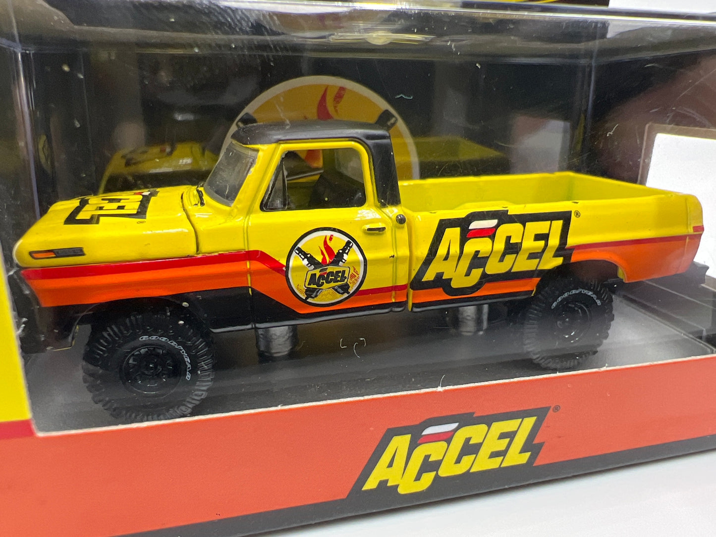 M2 Machines OReilly Exclusive 1972 Ford F-250 Custom 4x4 Accel S136
