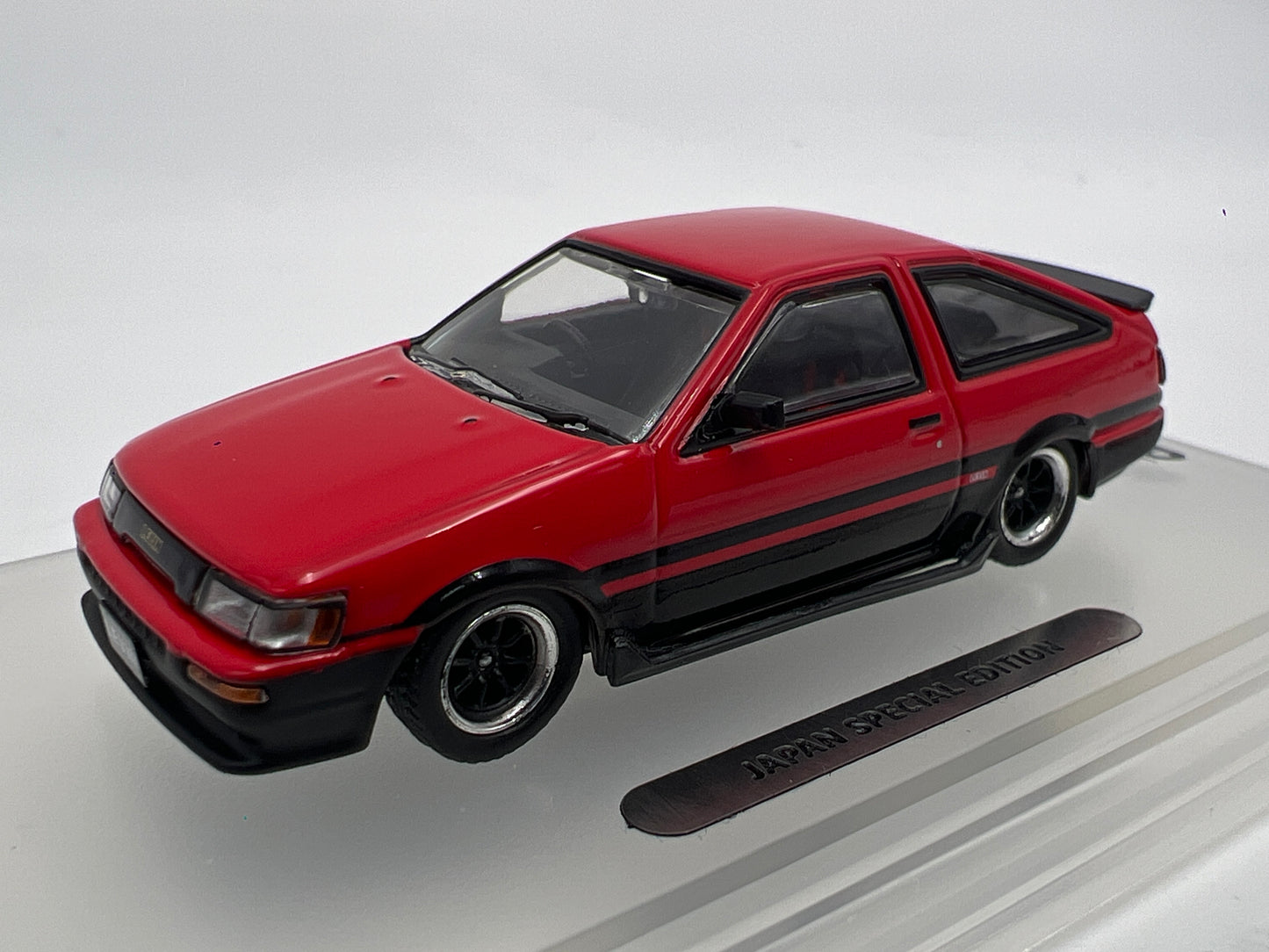 Inno64 1/64 Japan Special Edition Toyota Corolla AE86 Levin Red