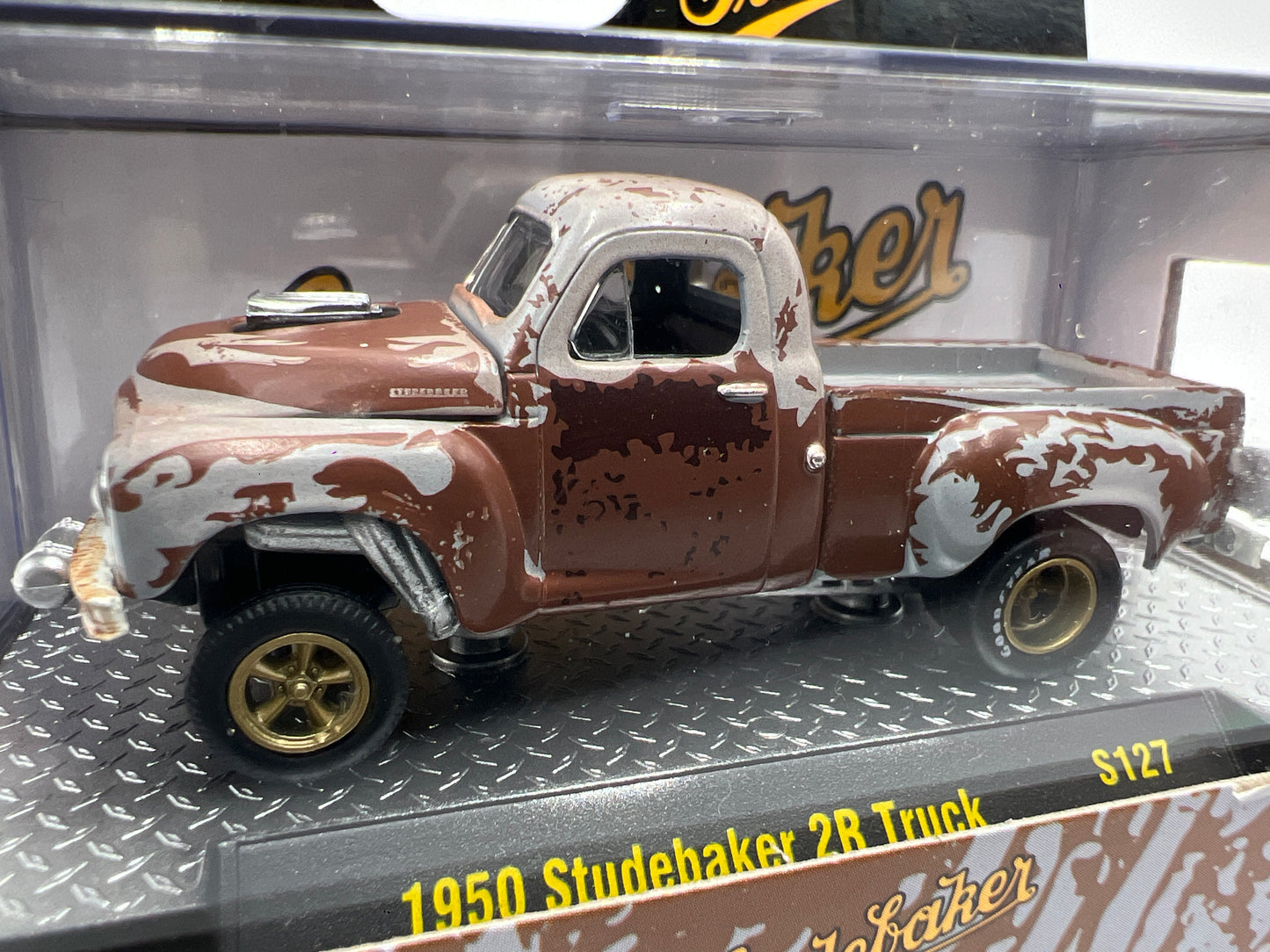 M2 Machines 2R Series Trucks 1950 Studebaker 2R Truck Weathered S127