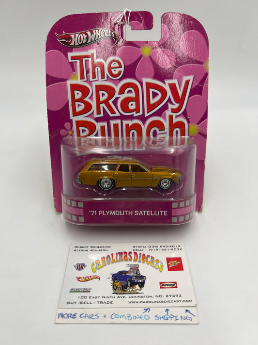 Hot Wheels Retro Entertainment The Brady Bunch 71 Plymouth Satellite Gold Card Not Perfect 241B
