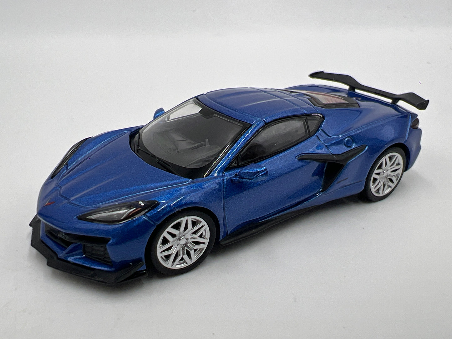 Mini GT #892 Chevrolet Corvette Z06 2023 Elkhart Lake Blue