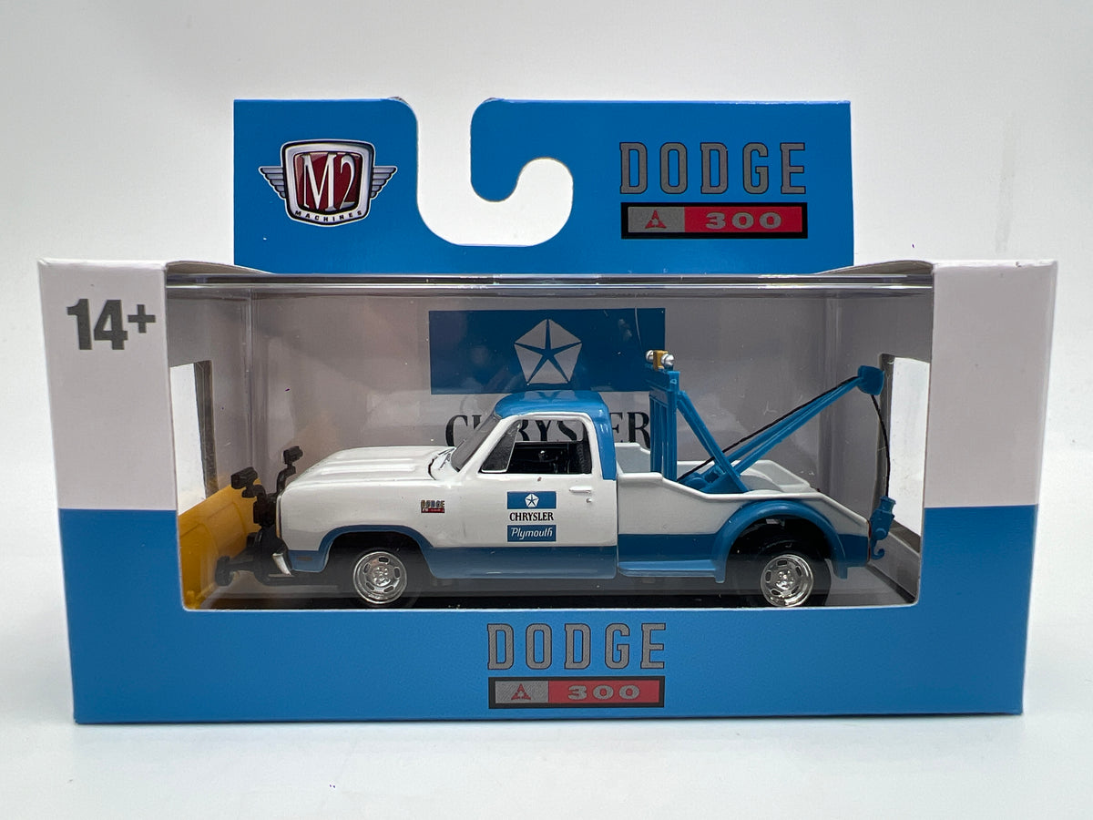 M2 Machines R111 1972 Dodge D-300 Tow Truck Blue/White