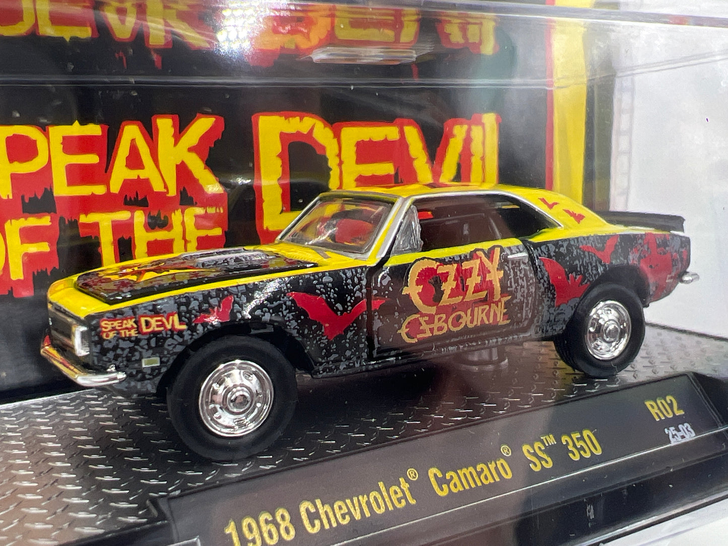 M2 Machines R02 Rock Legends Ozzy Ozbourne 1968 Chevrolet Camaro SS 350