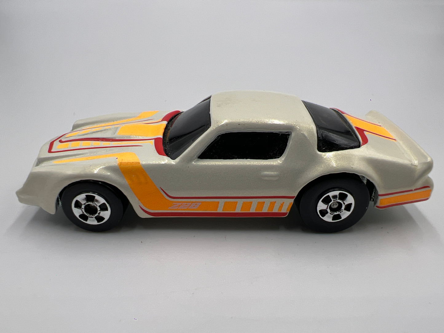 2011 Hot Wheels The Hot Ones 1982 Chevy Camaro Z-28 White Loose