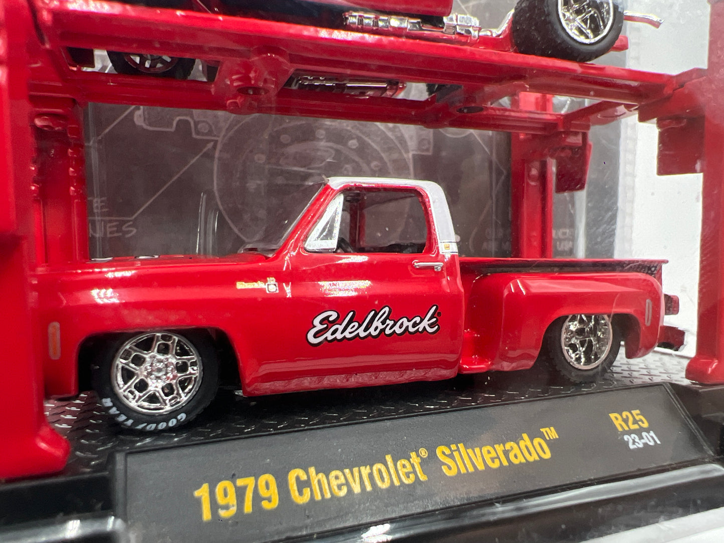 M2 Machines Auto-Lift 2 Pack Edelbrock 1979 Chevrolet Silverado Red R25