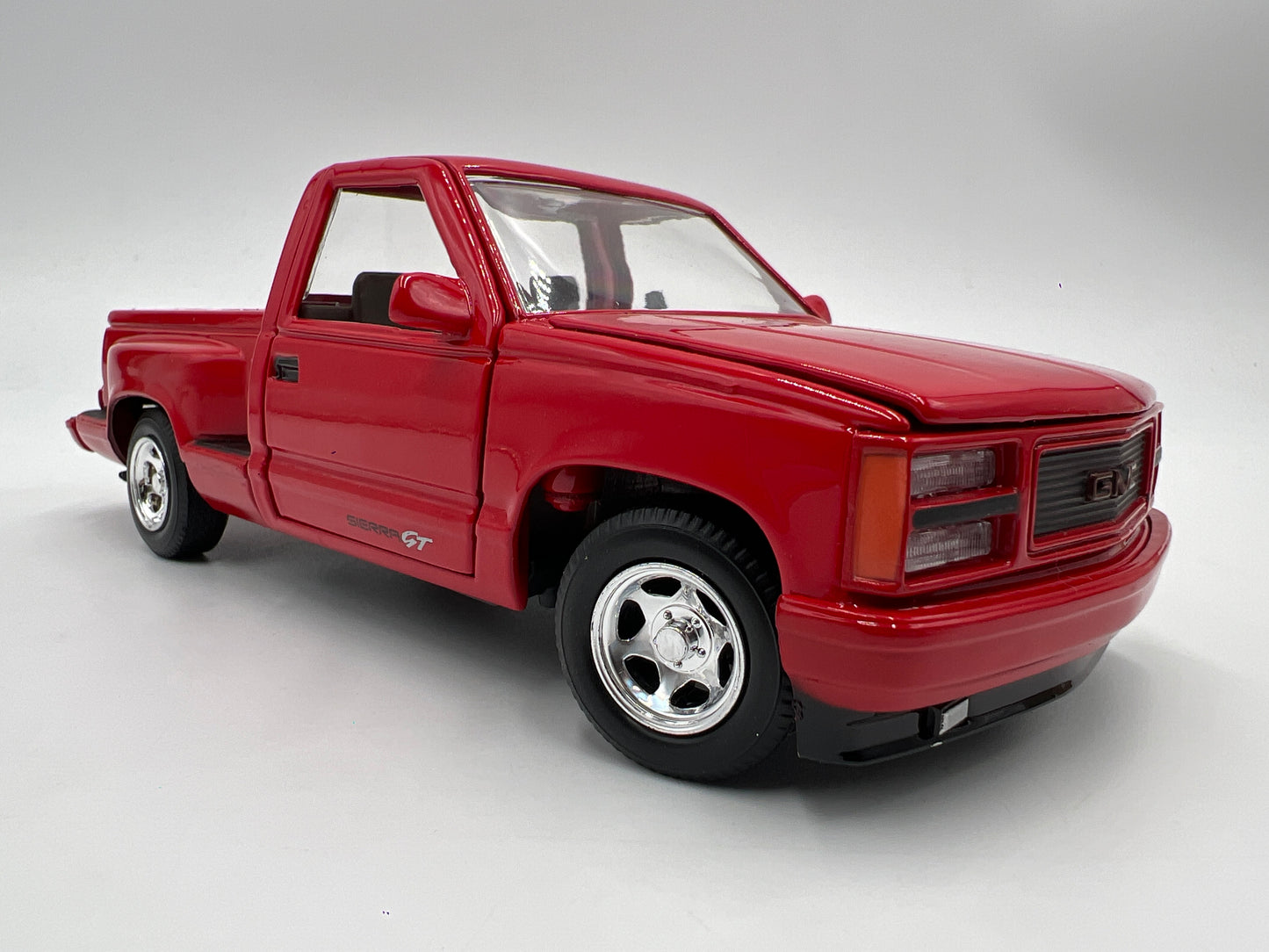Motor Max American Classics 1/24 Scale 1992 GMC Sierra GT Pickup Red Loose