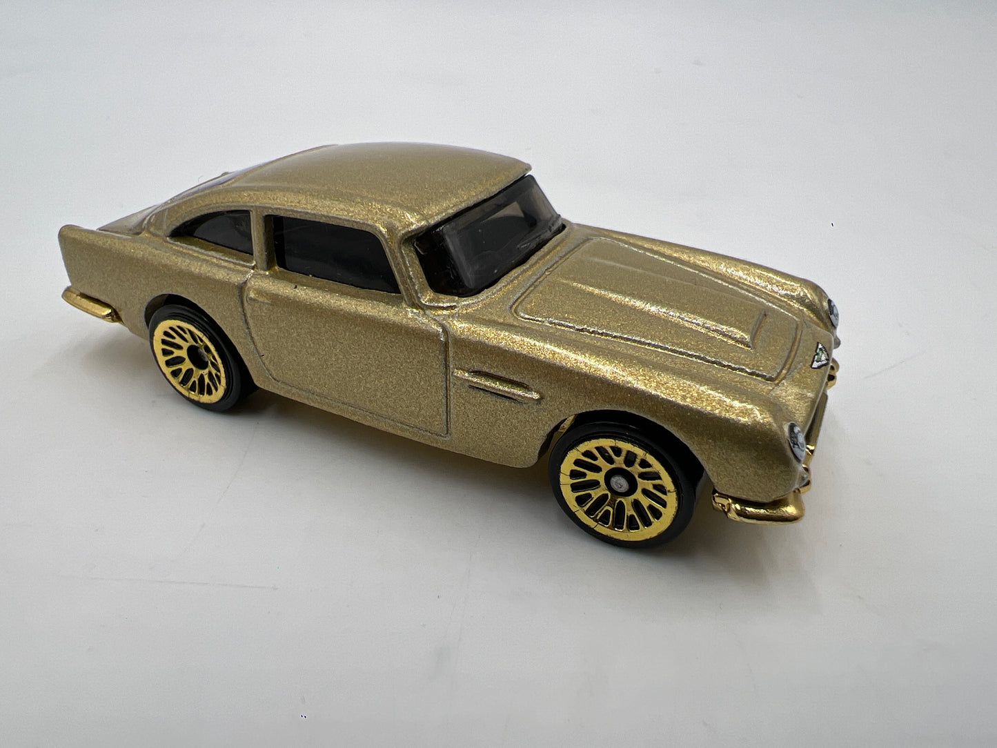 2022 Hot Wheels FAO Schwarz Loose 1963 Aston Martin DB5 Gold